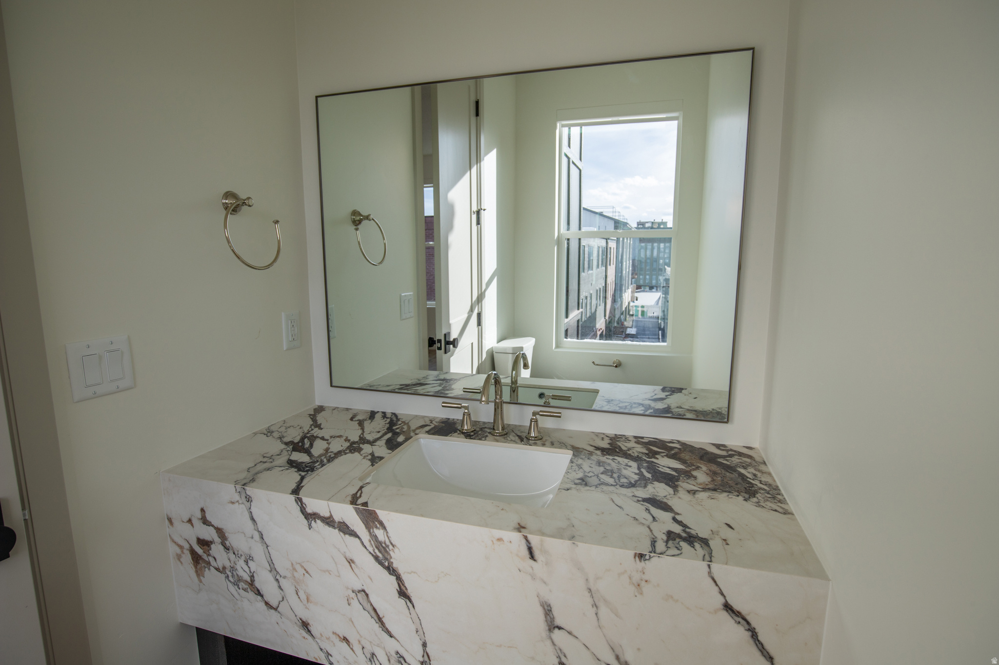 THE IRIS - Residential