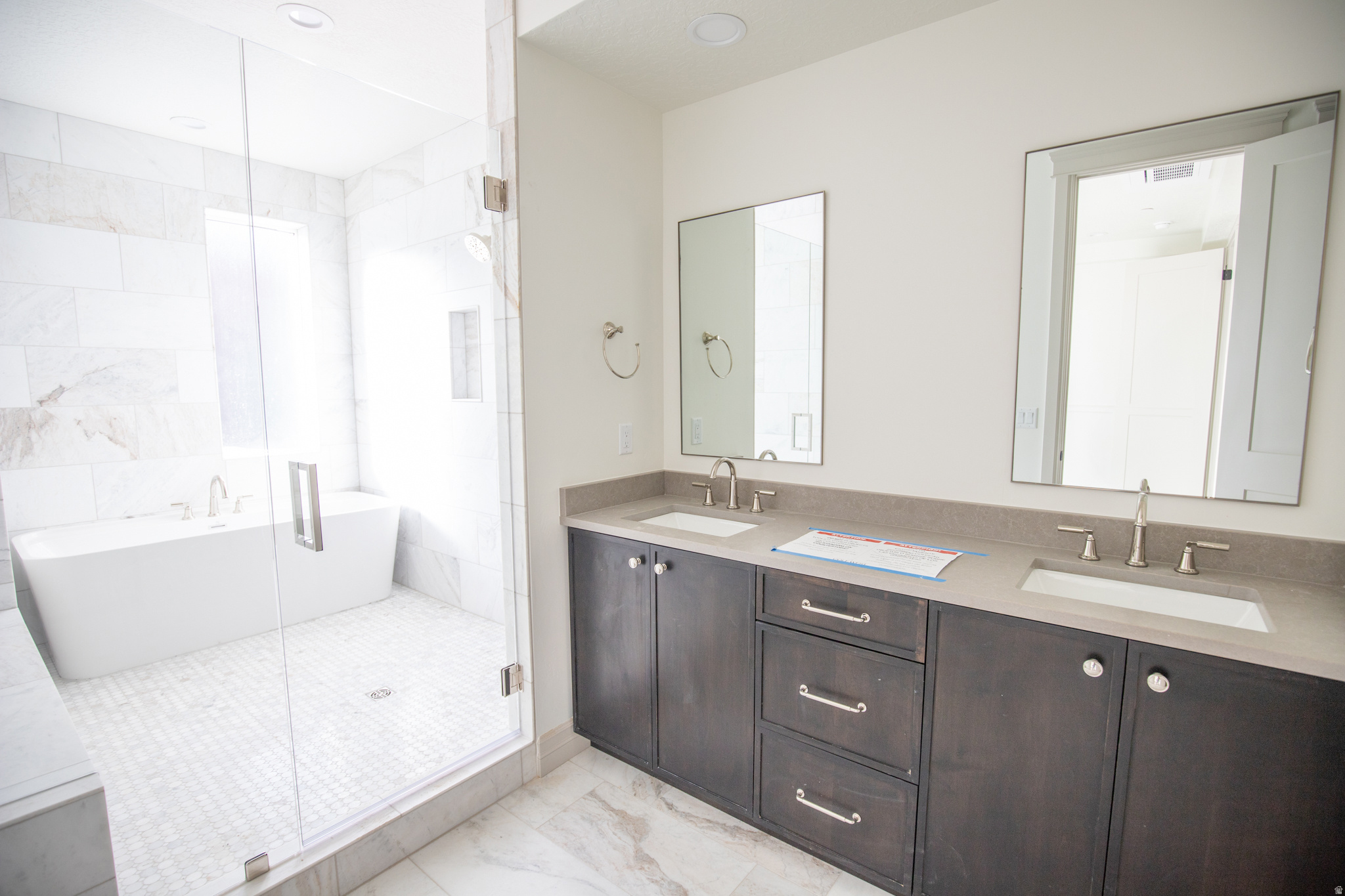 THE IRIS - Residential