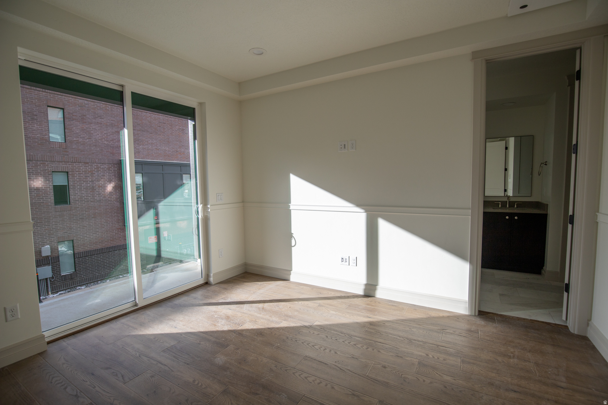 THE IRIS - Residential