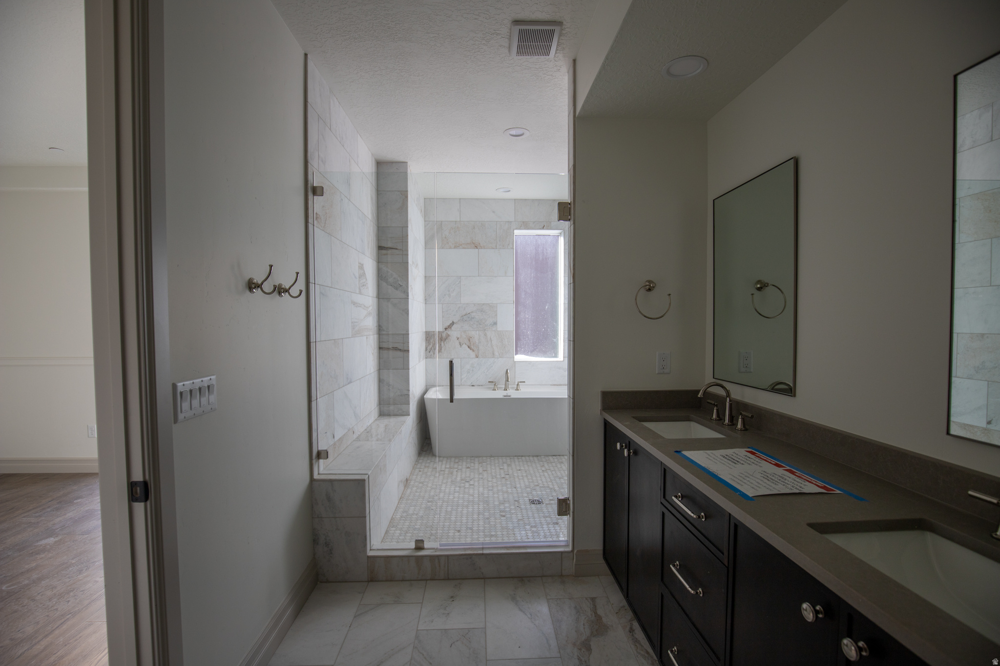 THE IRIS - Residential