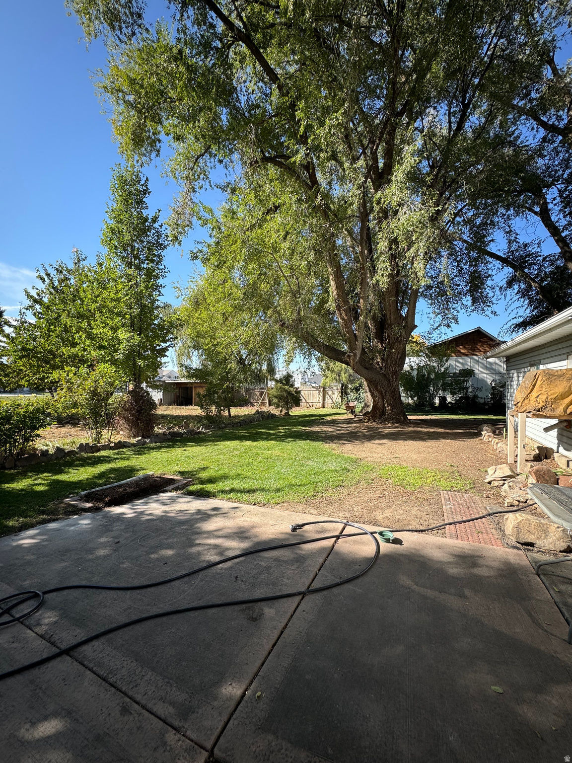 DENSMORE - Commercial Lease