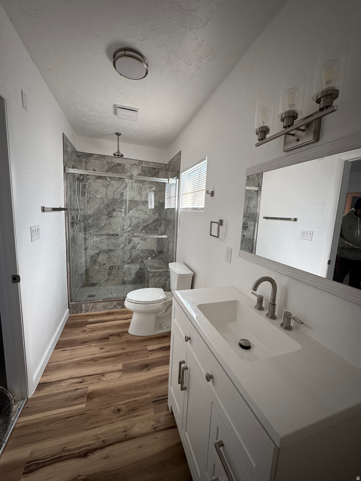 DENSMORE - Commercial Lease