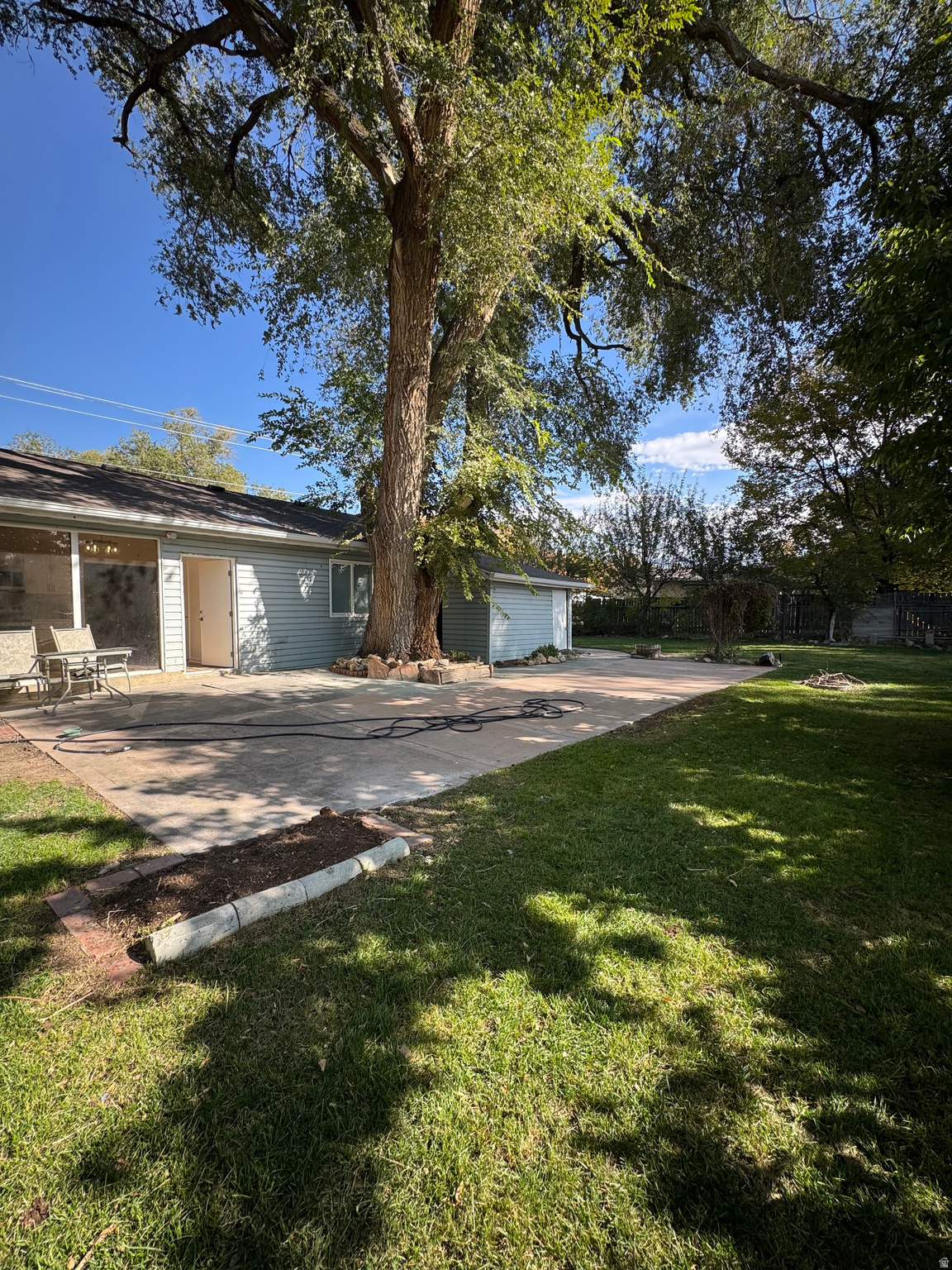 DENSMORE - Commercial Lease