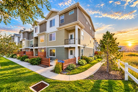 Townhouse For Sale - 11038 S Harvest Pointe Dr<br/> South Jordan, UT 84009