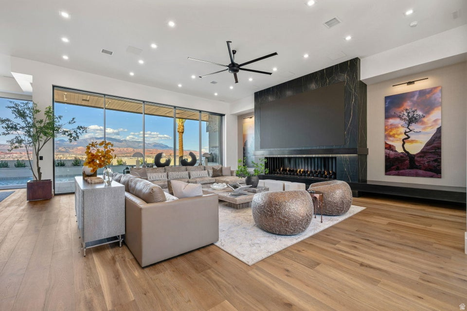 STONE CLIFF 18 AMD & EXT - Residential