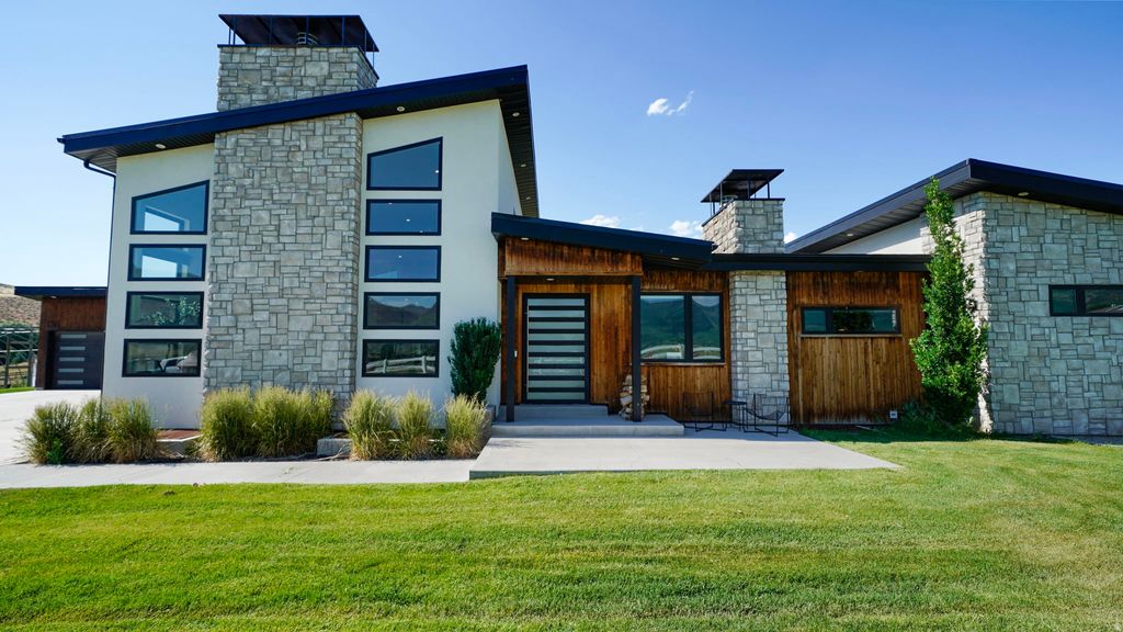 Photo of 1245 E DRAPER LN, Wallsburg, UT 84082 (MLS # 2136175)