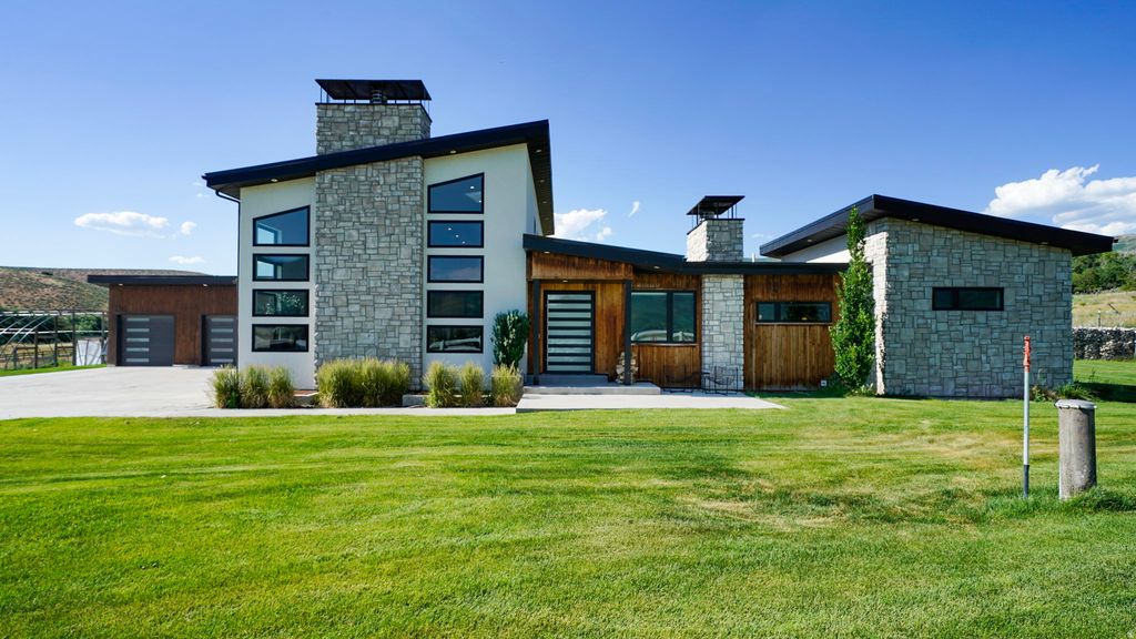 Photo of 1245 E DRAPER LN, Wallsburg, UT 84082 (MLS # 2136175)