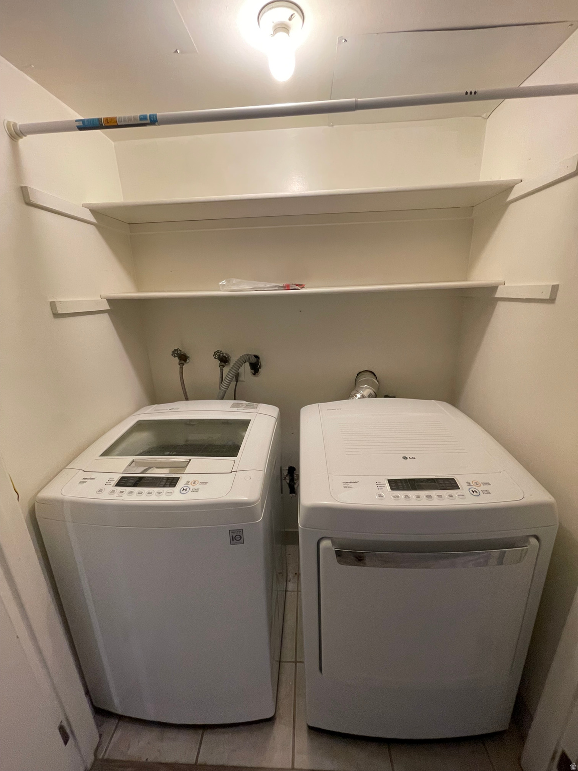 HIDDEN LAKE - Residential