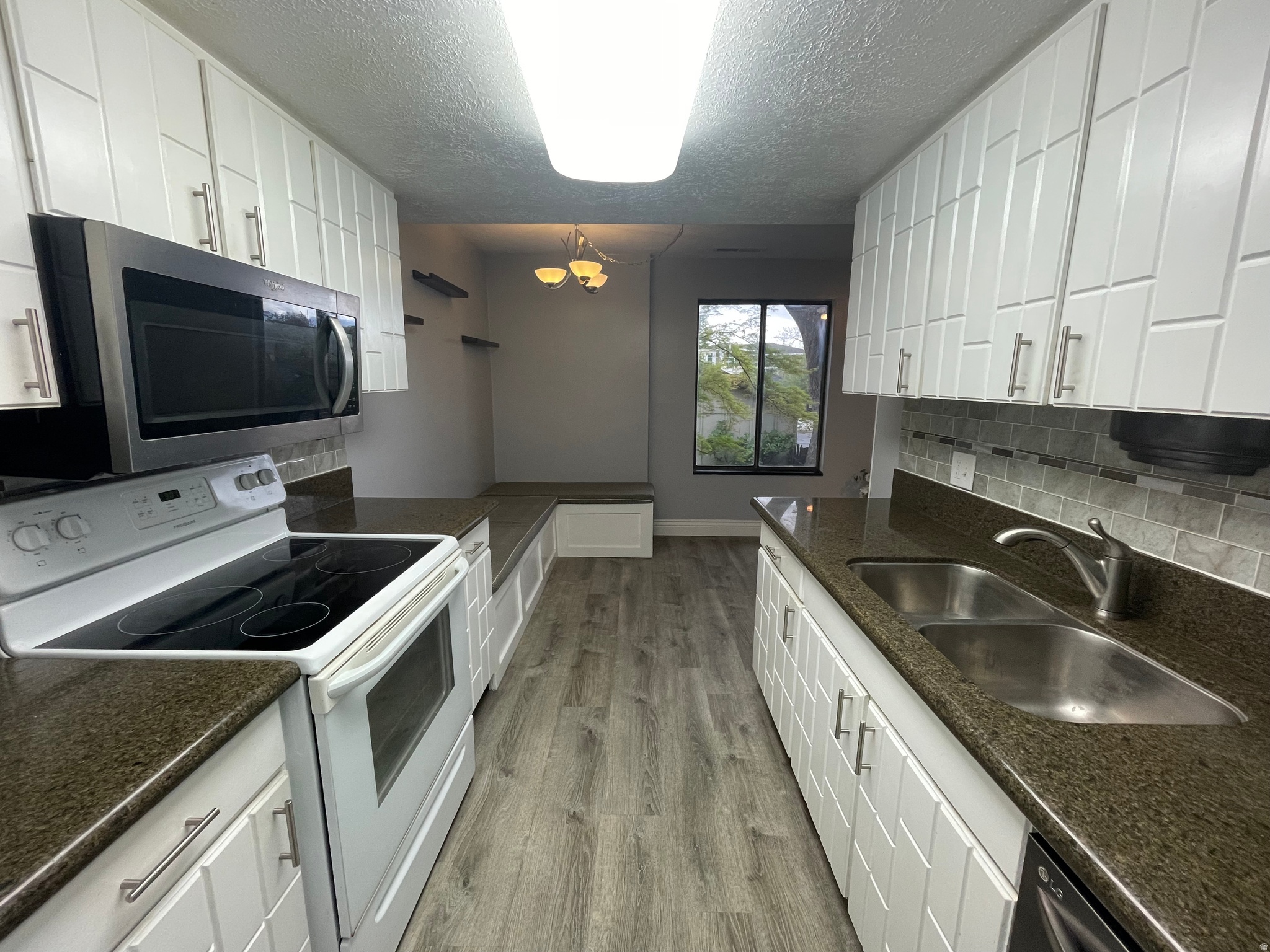 HIDDEN LAKE - Residential