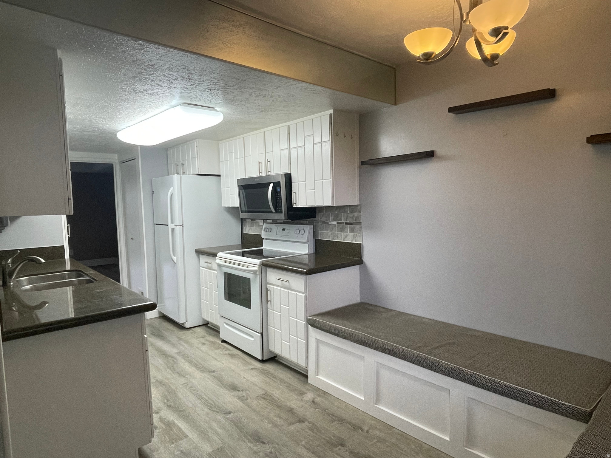 HIDDEN LAKE - Residential