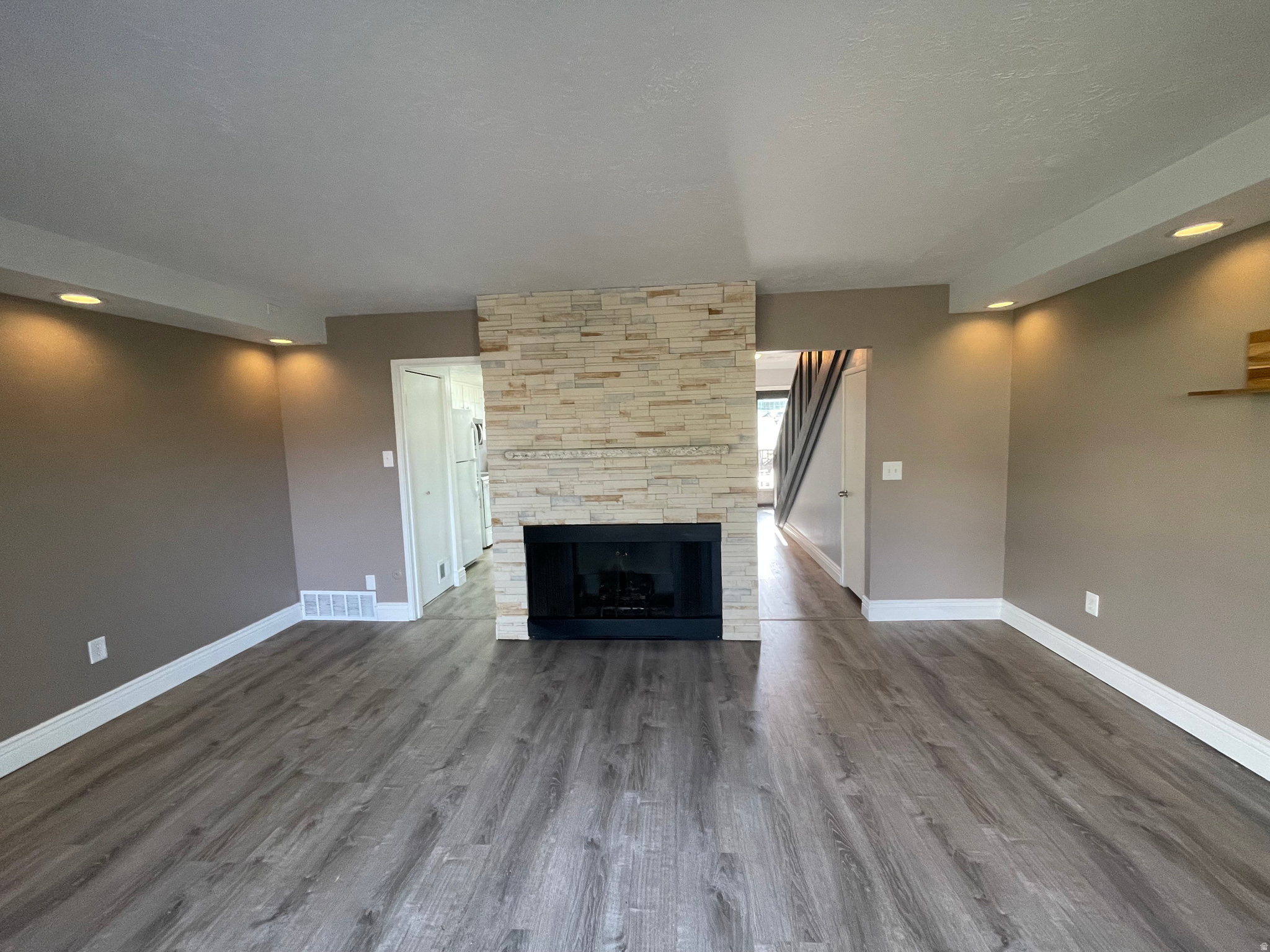 HIDDEN LAKE - Residential