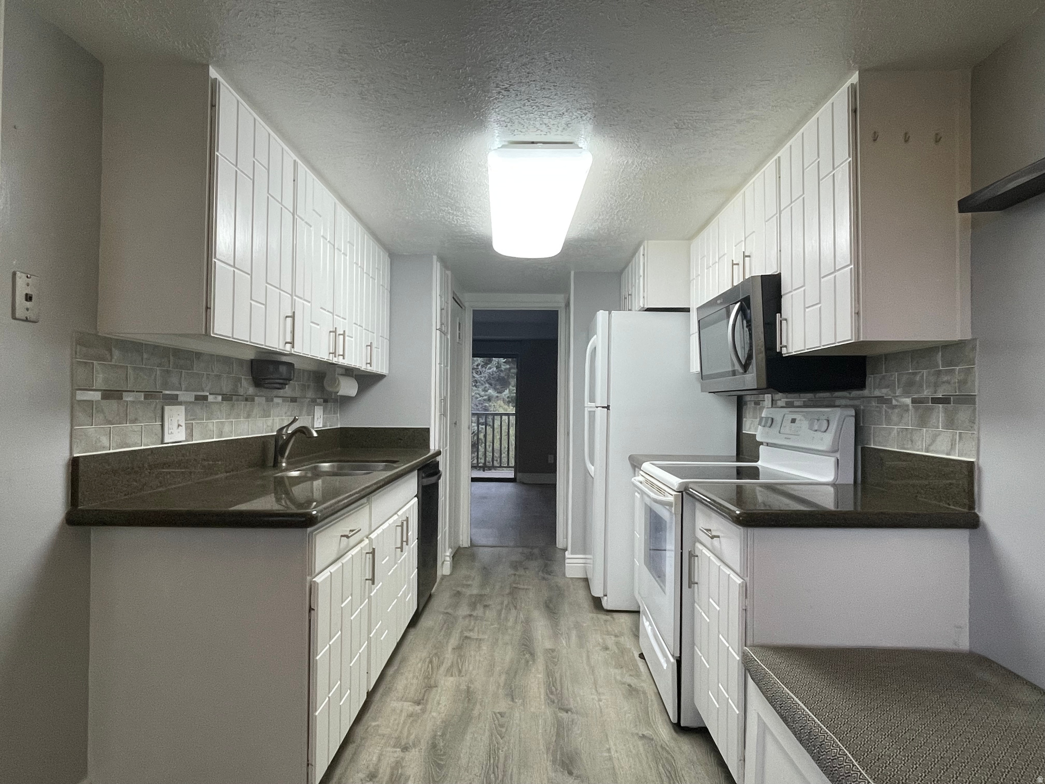 HIDDEN LAKE - Residential