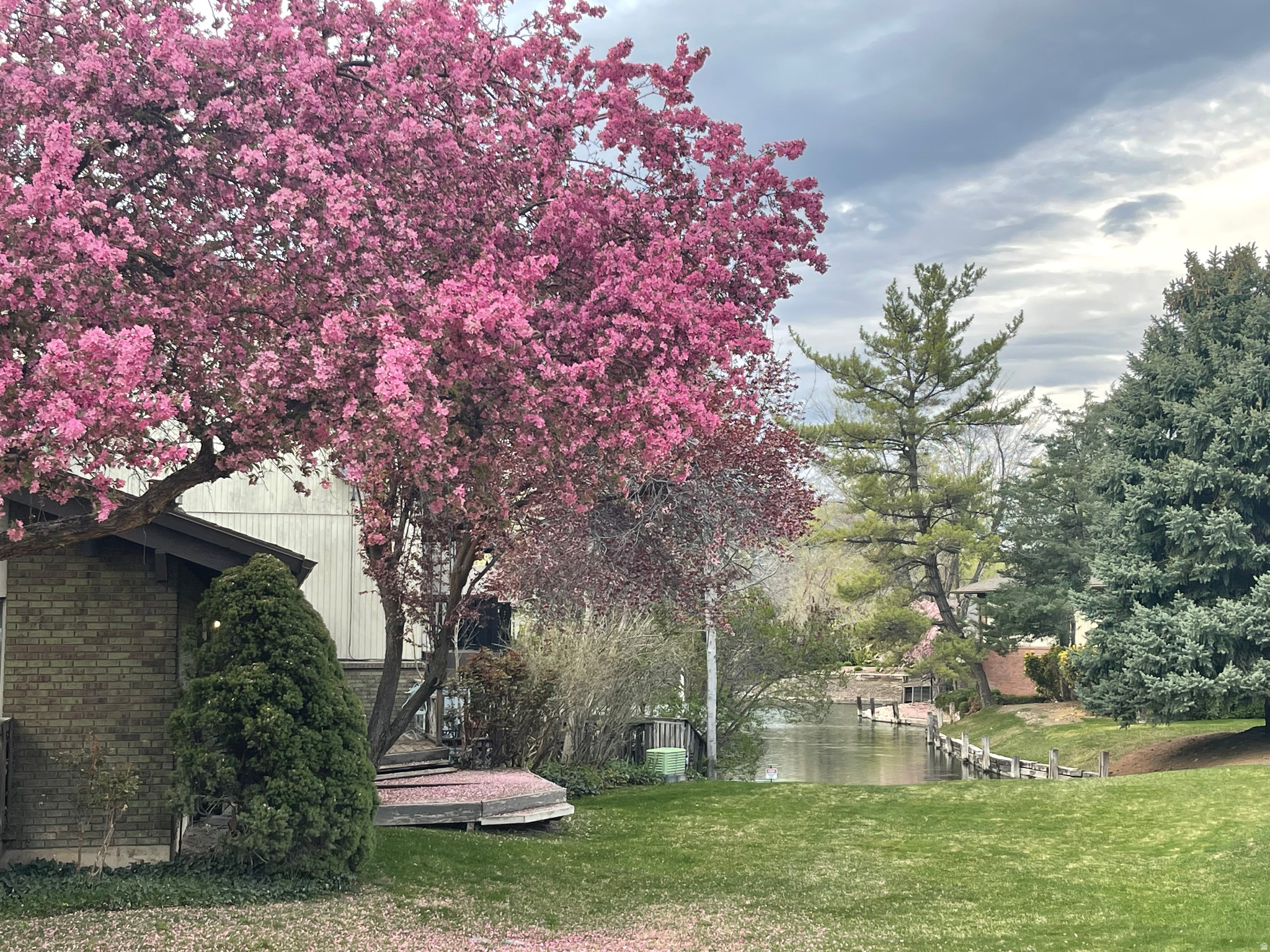 HIDDEN LAKE - Residential