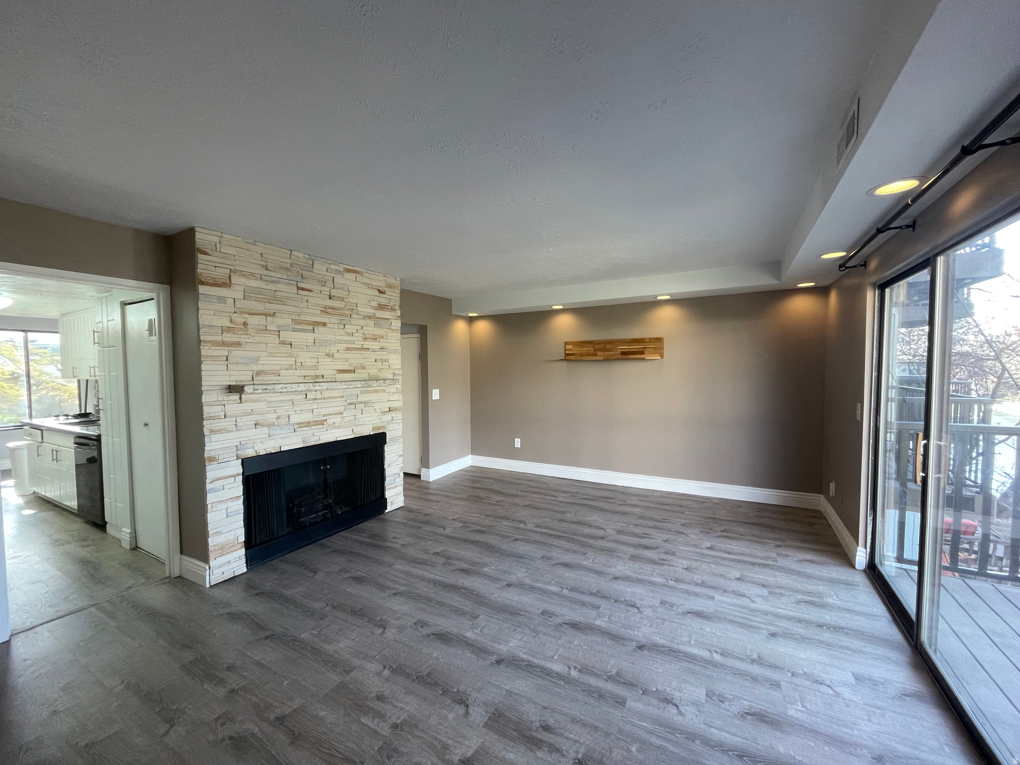 HIDDEN LAKE - Residential