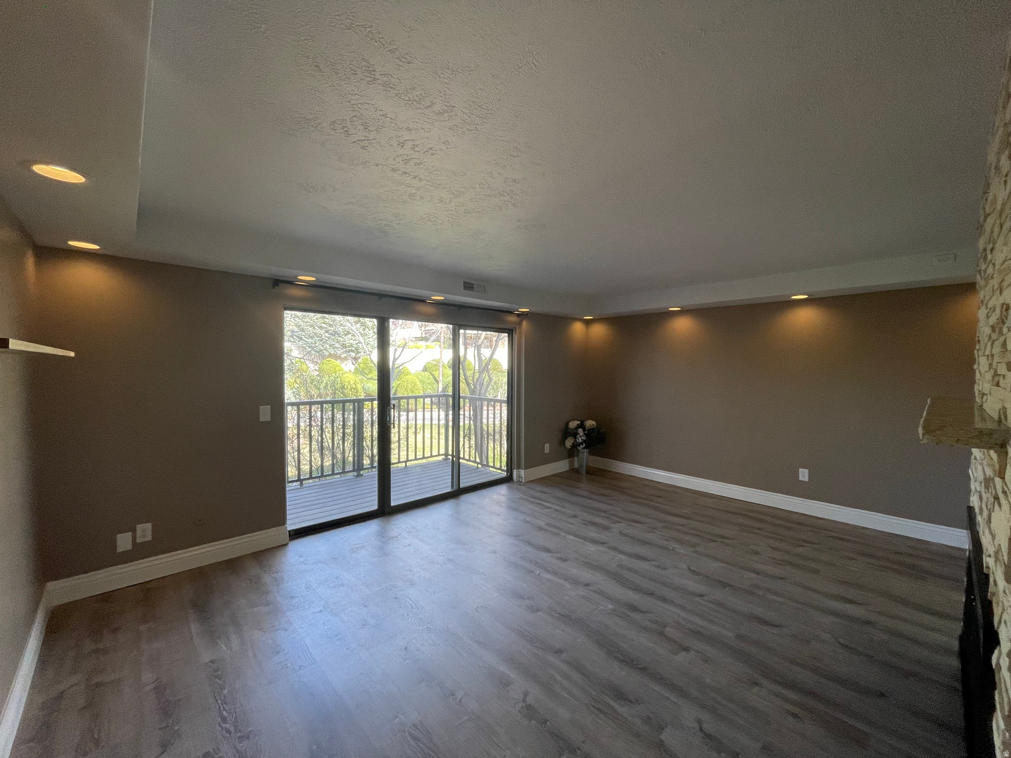 HIDDEN LAKE - Residential