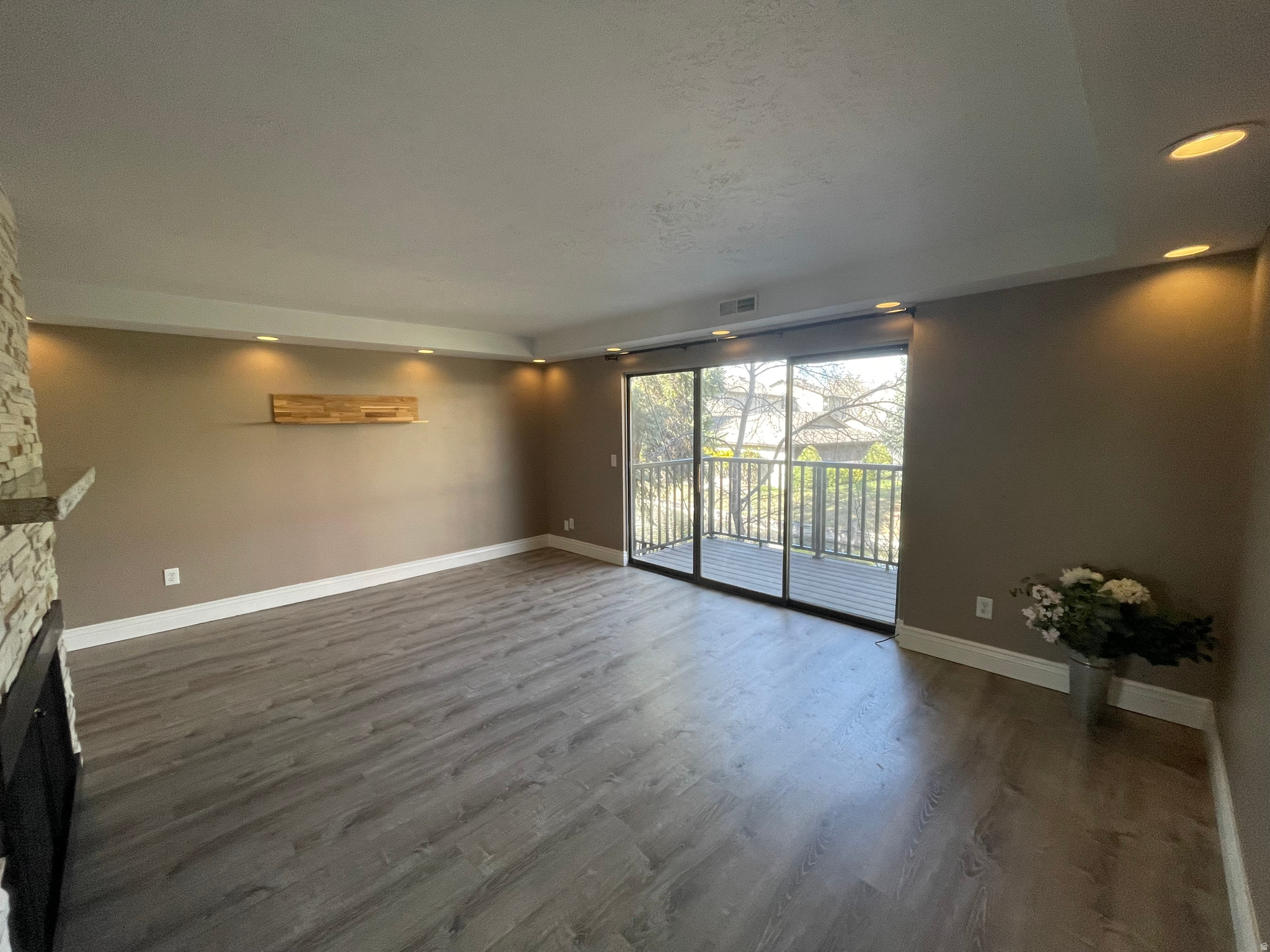 HIDDEN LAKE - Residential