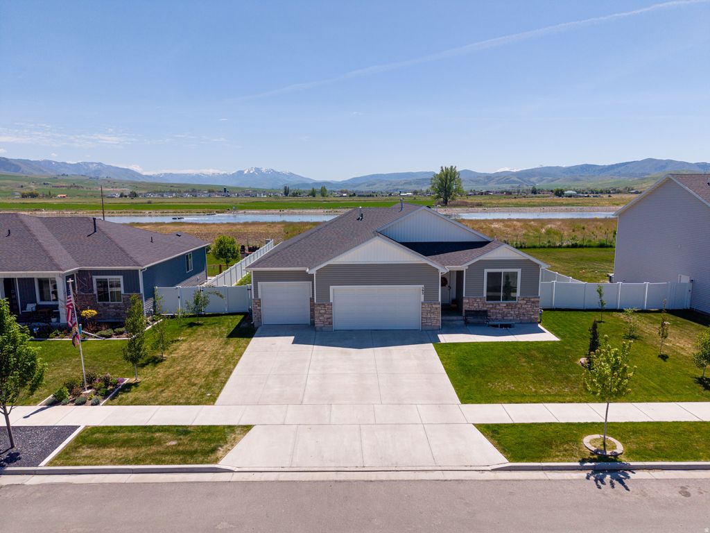 Photo of 592 E 600 S, Hyrum, UT 84319 (MLS # 2157715)