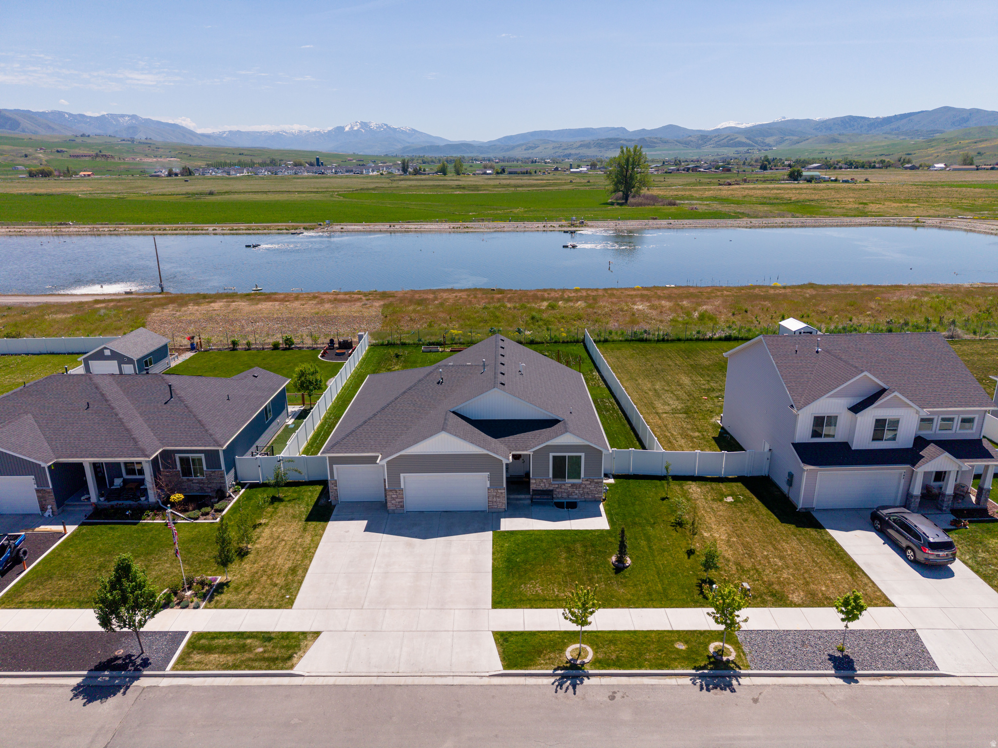 ROLLING HILLS - Residential