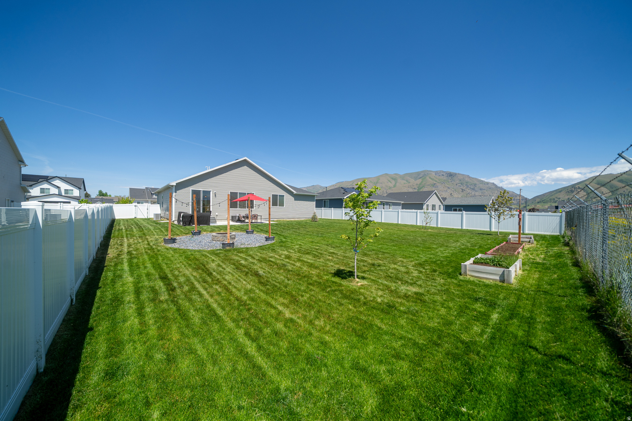 ROLLING HILLS - Residential