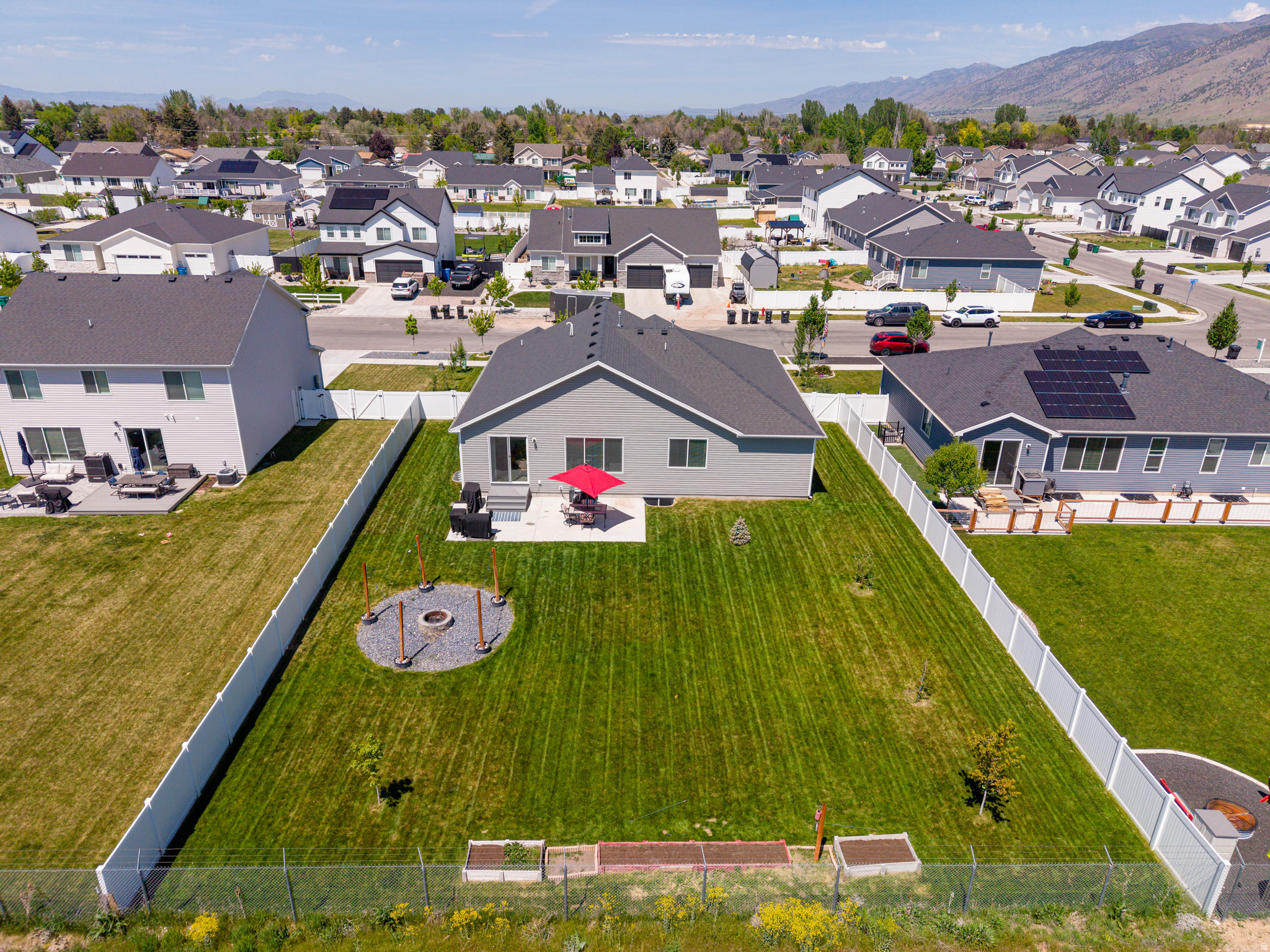 ROLLING HILLS - Residential