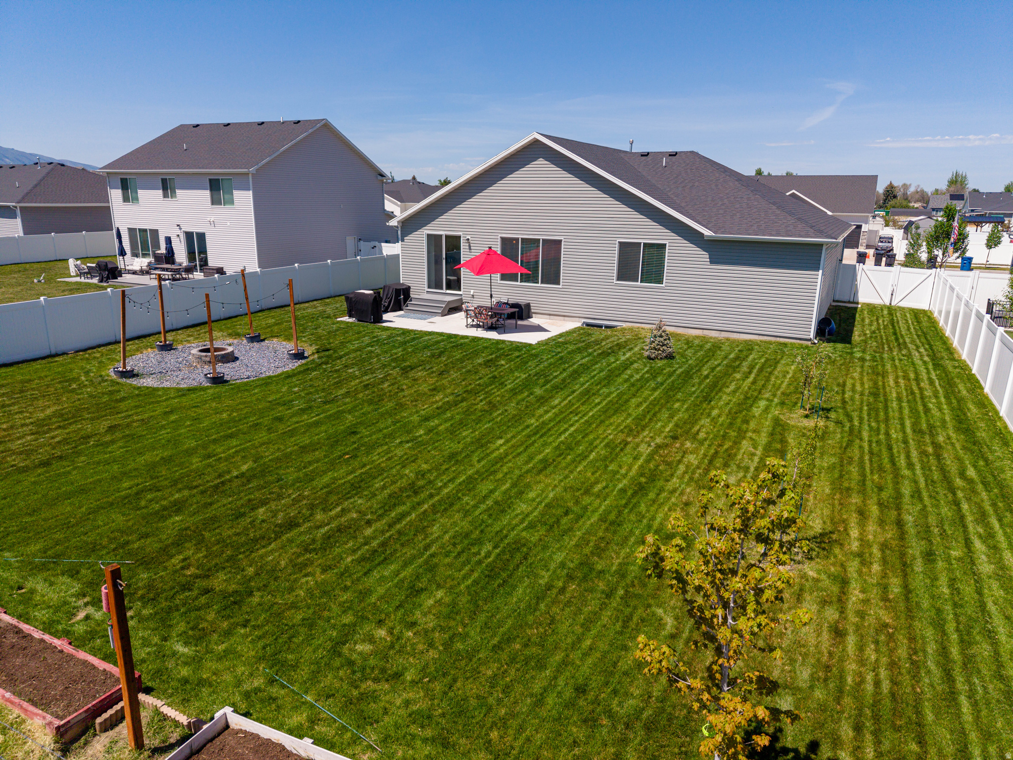 ROLLING HILLS - Residential