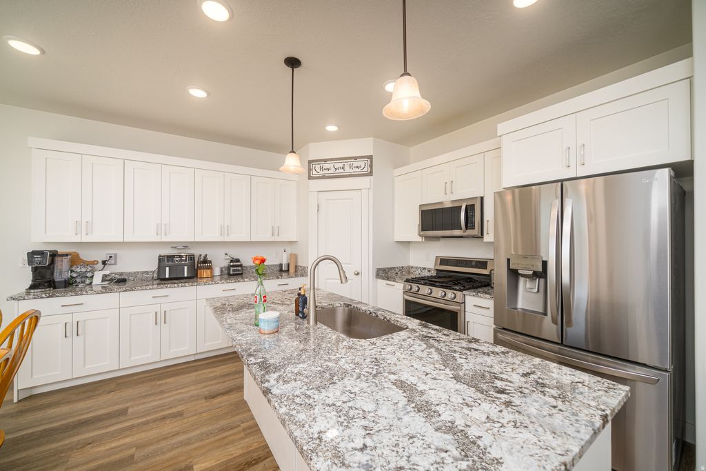 Photo of 592 E 600 S, Hyrum, UT 84319 (MLS # 2157715)