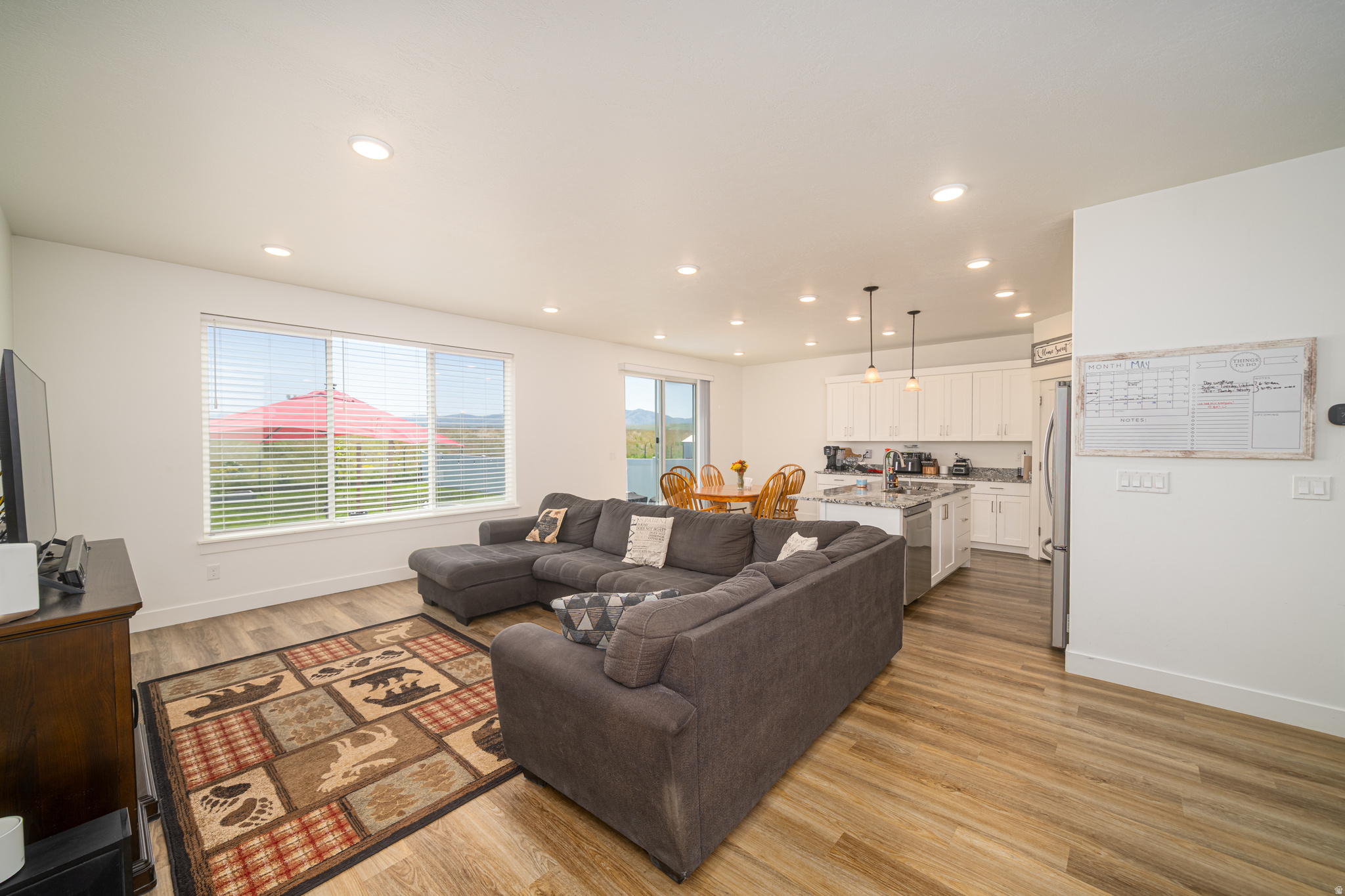 ROLLING HILLS - Residential