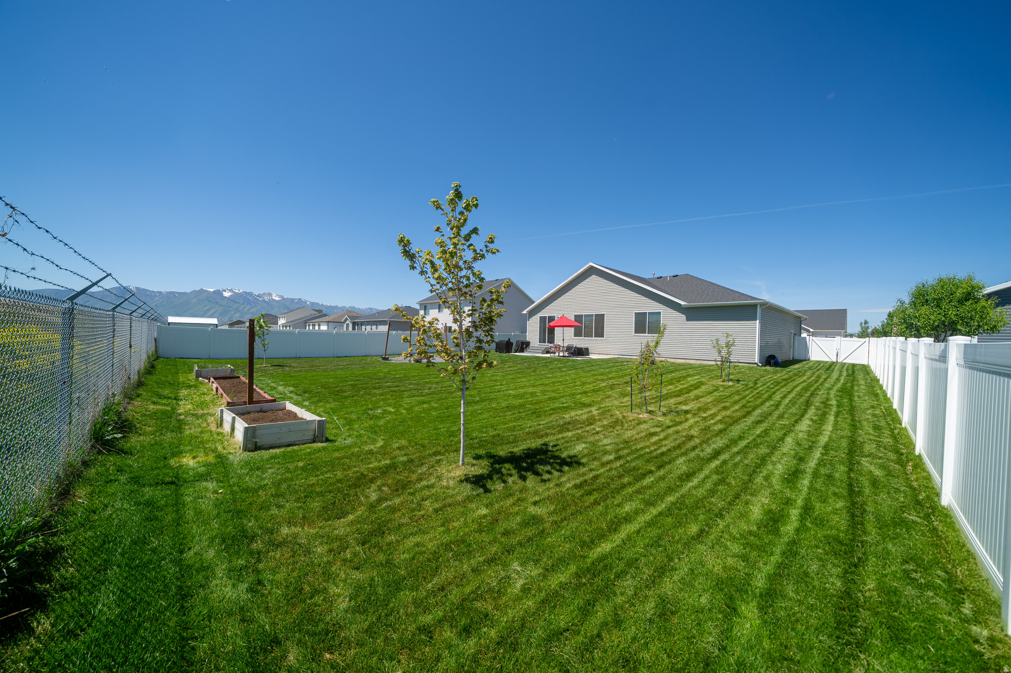 ROLLING HILLS - Residential