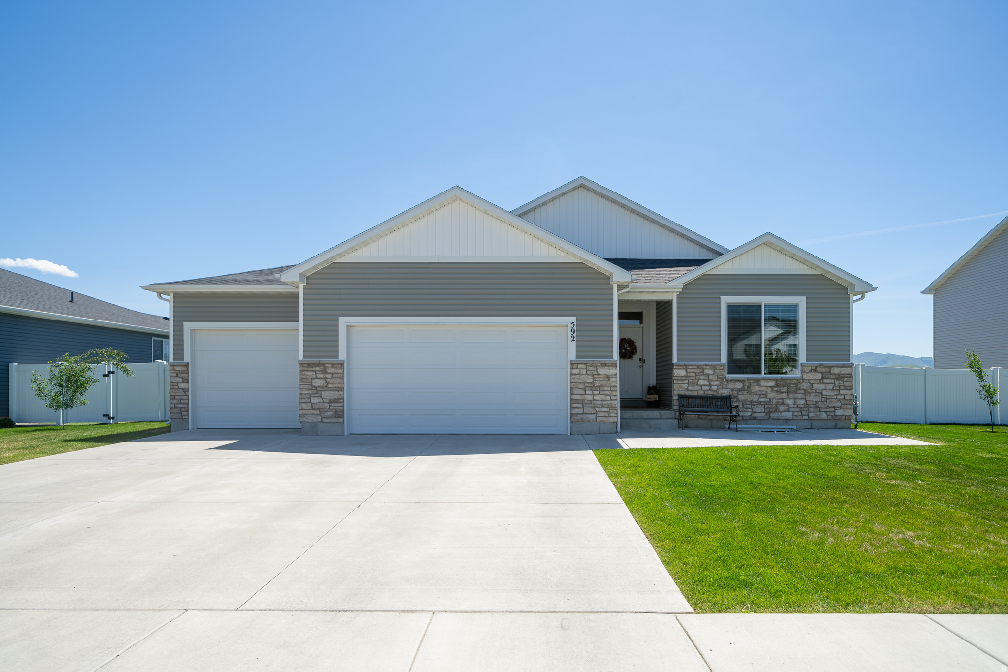 ROLLING HILLS - Residential