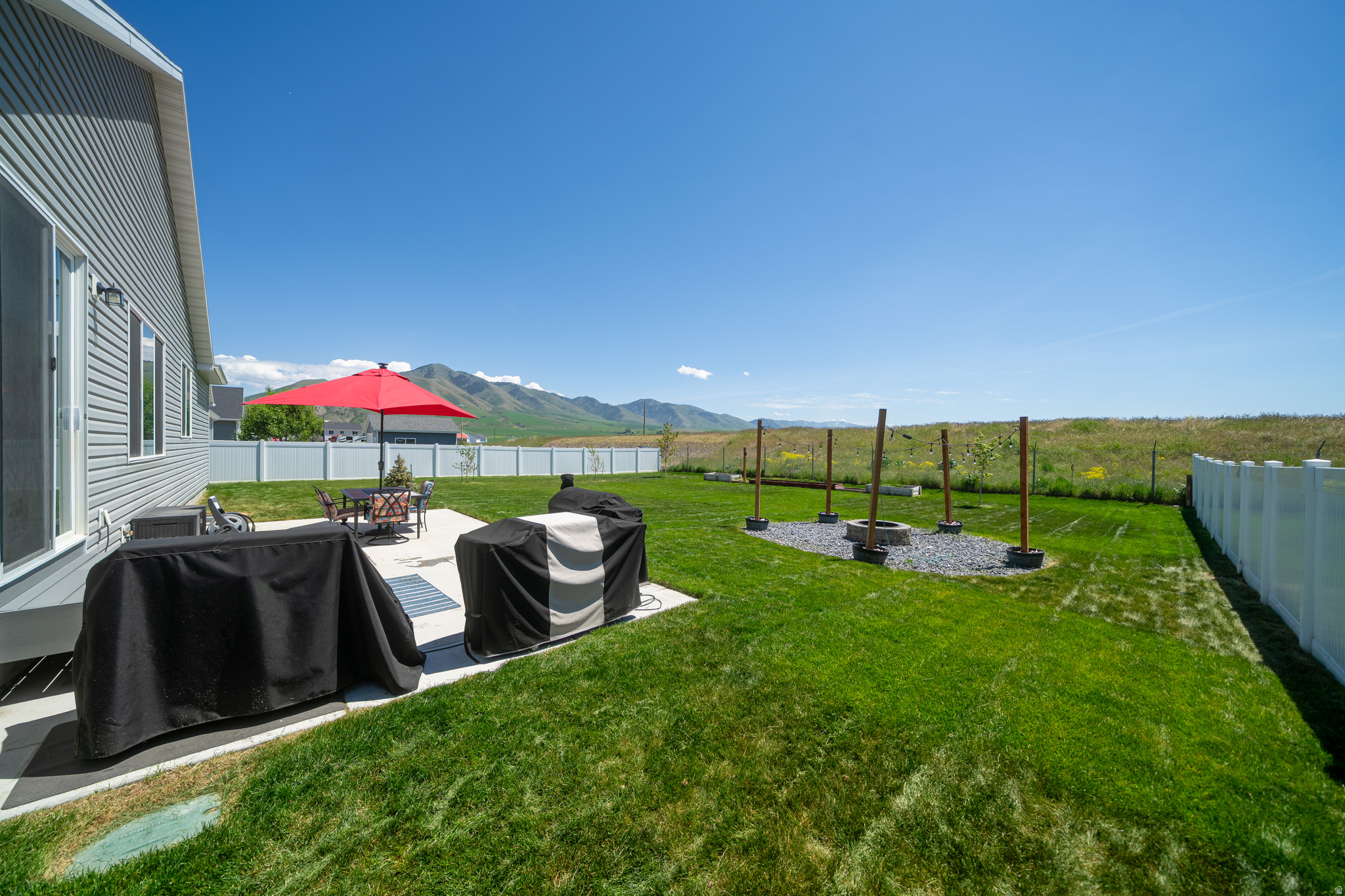 ROLLING HILLS - Residential
