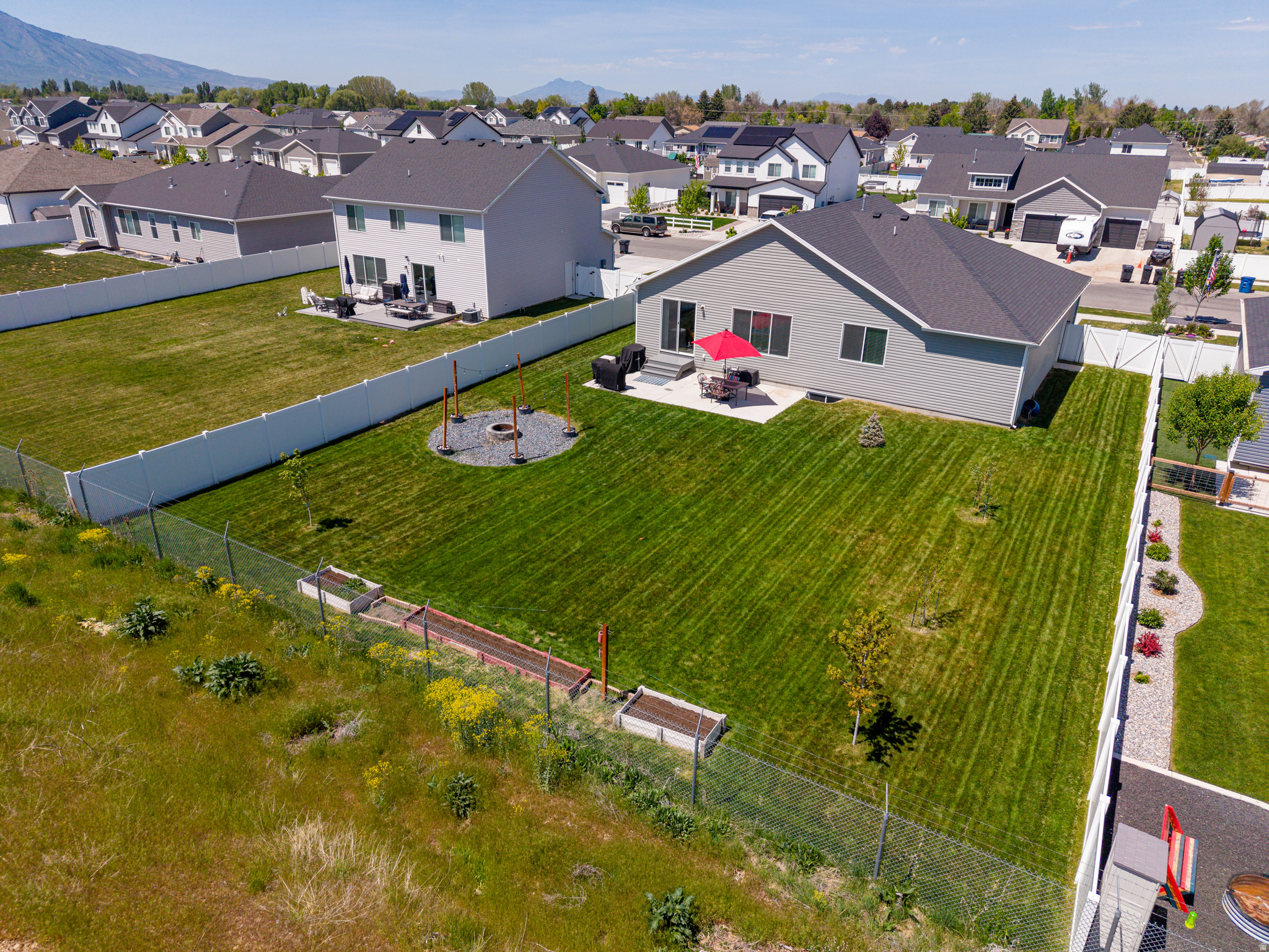 ROLLING HILLS - Residential