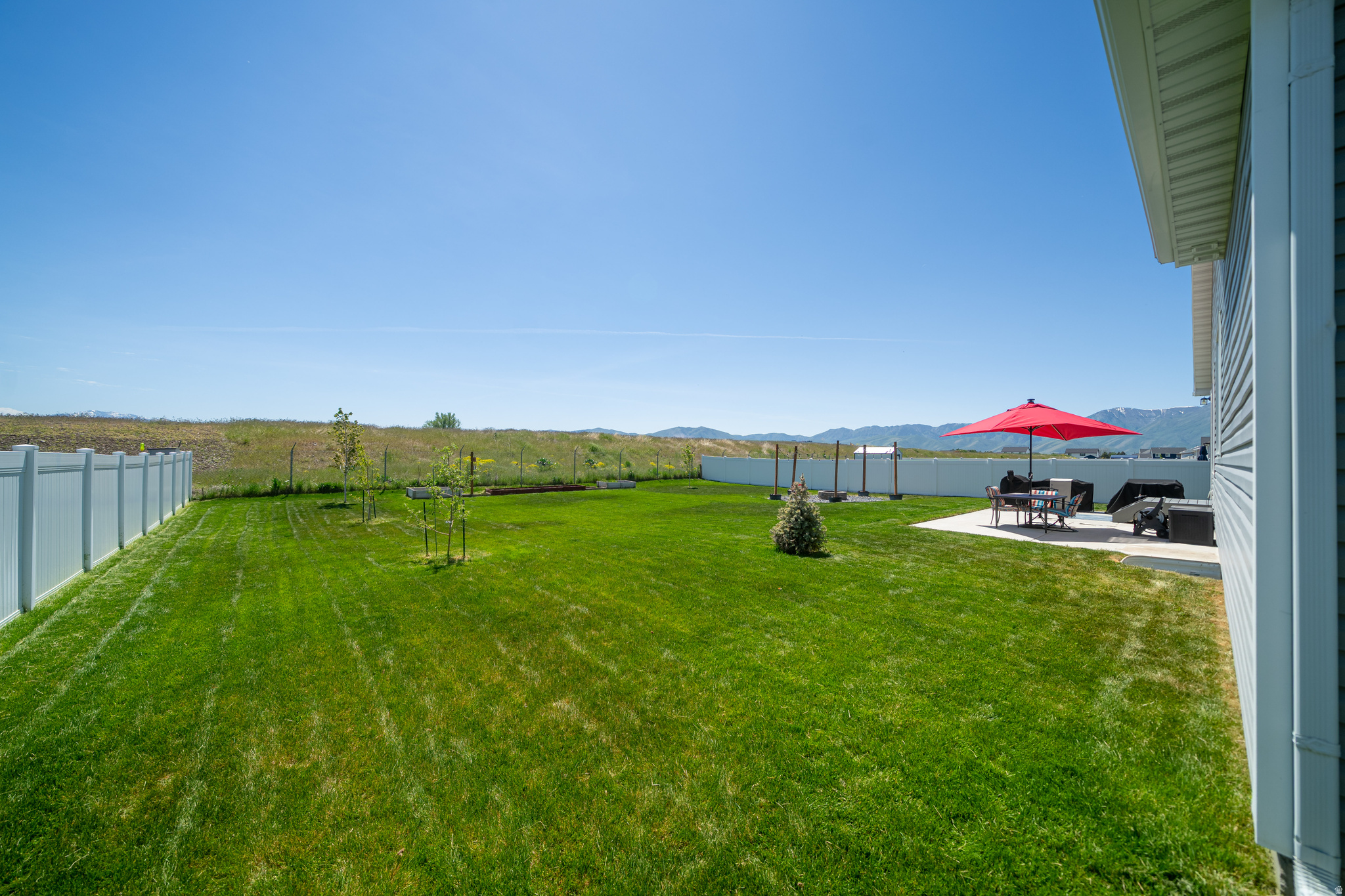 ROLLING HILLS - Residential