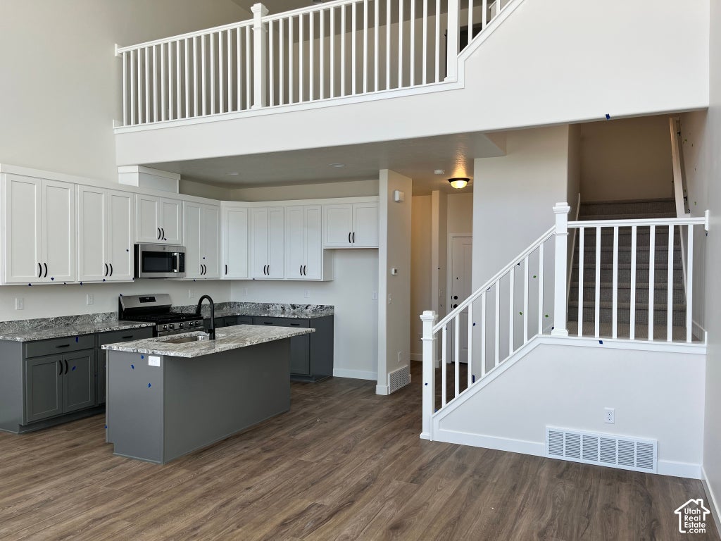 Photo of 6883 S MOUNT BERRY RD #442, West Jordan, UT 84081 (MLS # 2187270)