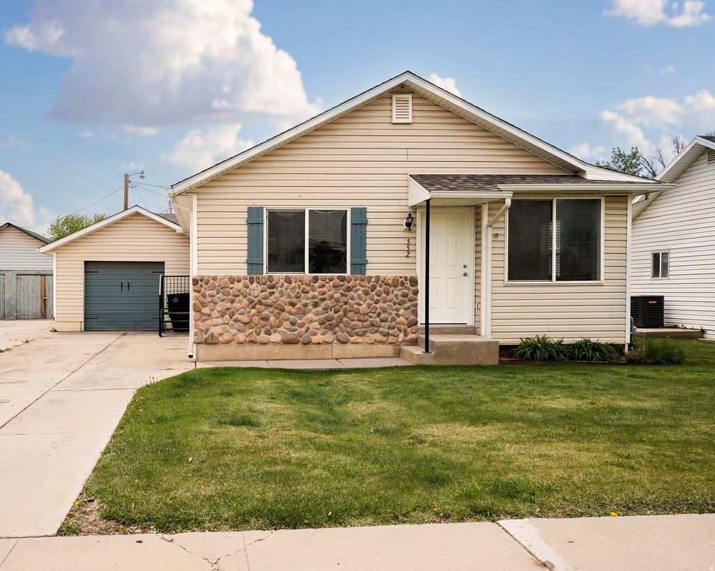 Photo of 552 E 300 N, Roosevelt, UT 84066 (MLS # 2156293)