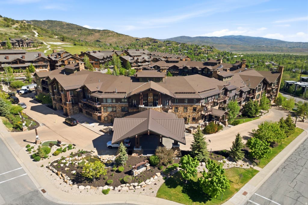 Photo of 2100 FROSTWOOD BLVD #4128, Park City, UT 84098 (MLS # 2162623)