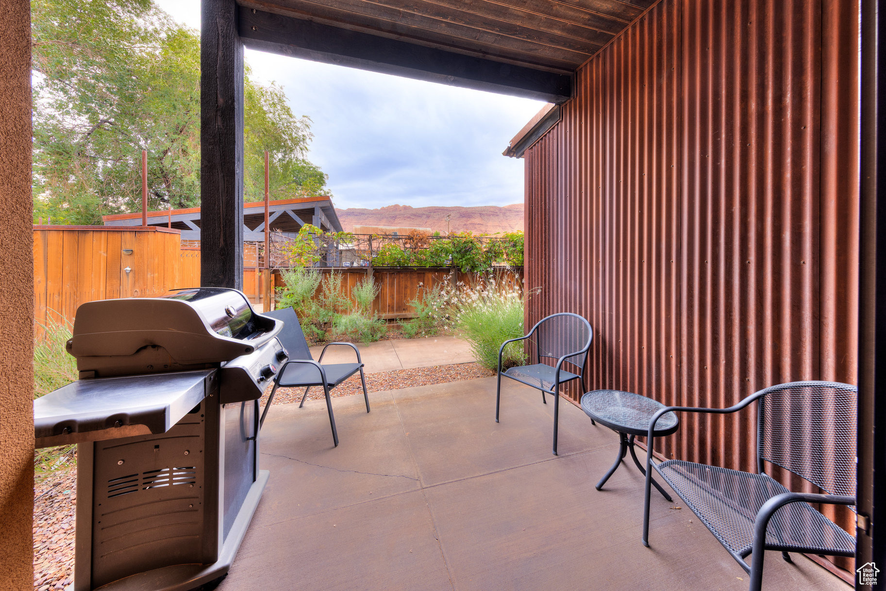 ROBBERS ROOST CONDOS - Residential
