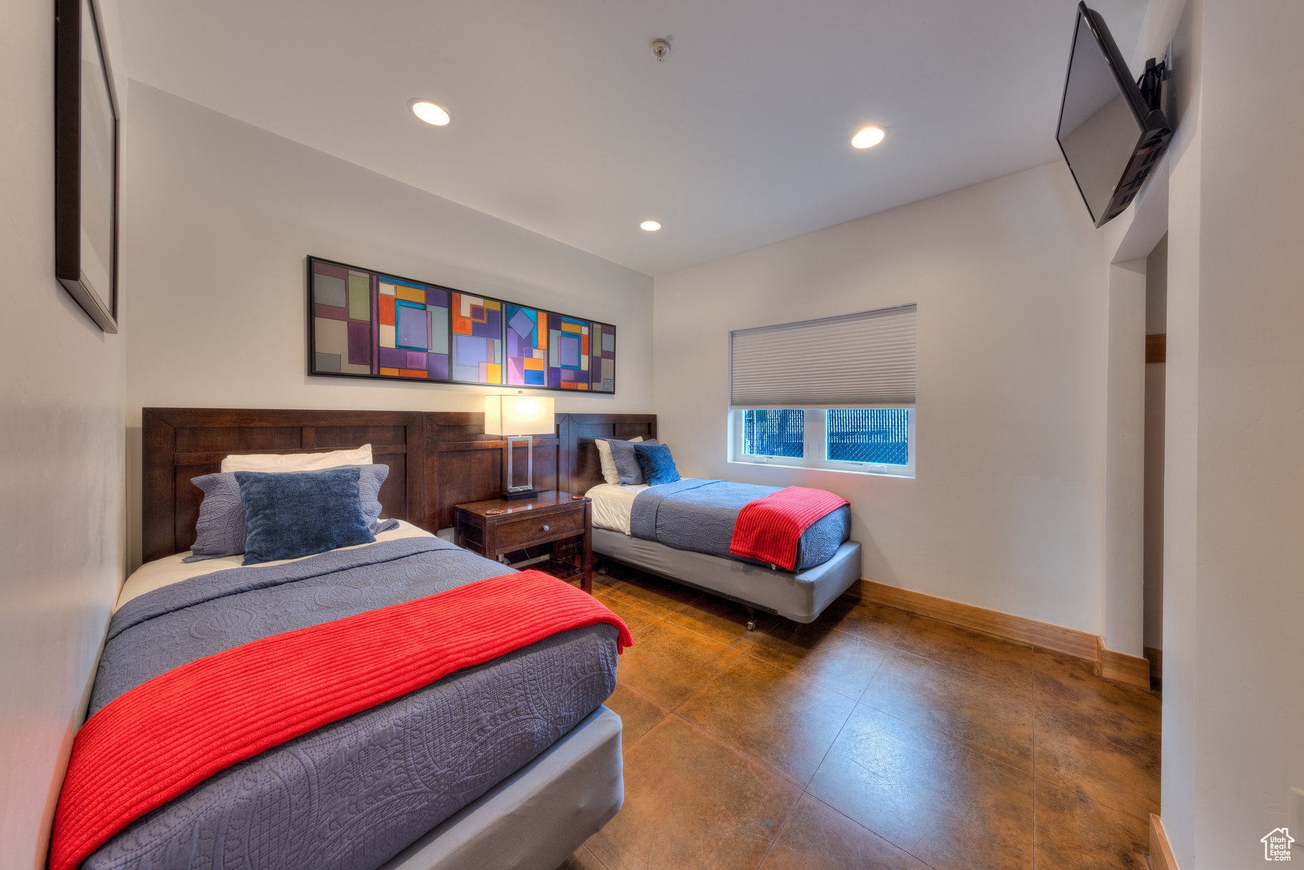 ROBBERS ROOST CONDOS - Residential