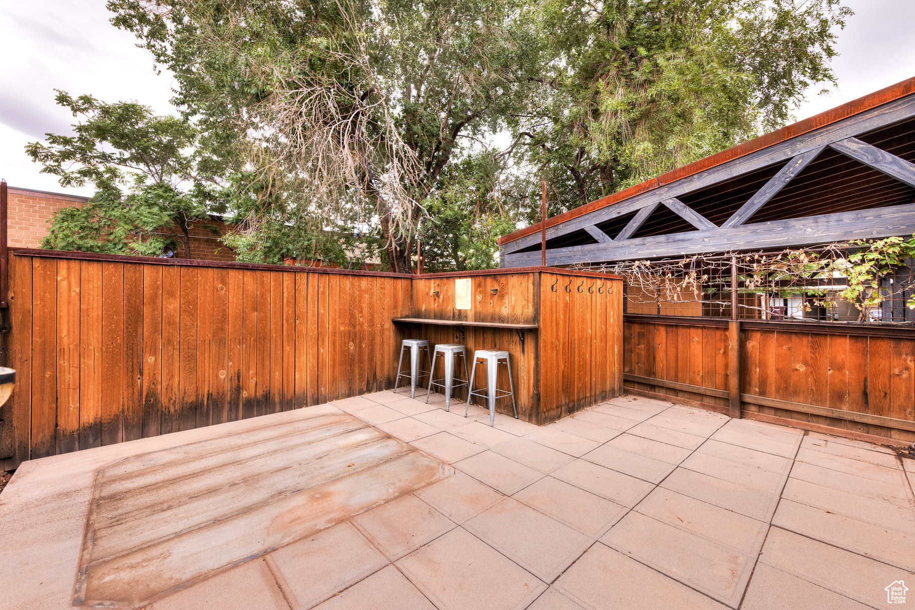 ROBBERS ROOST CONDOS - Residential