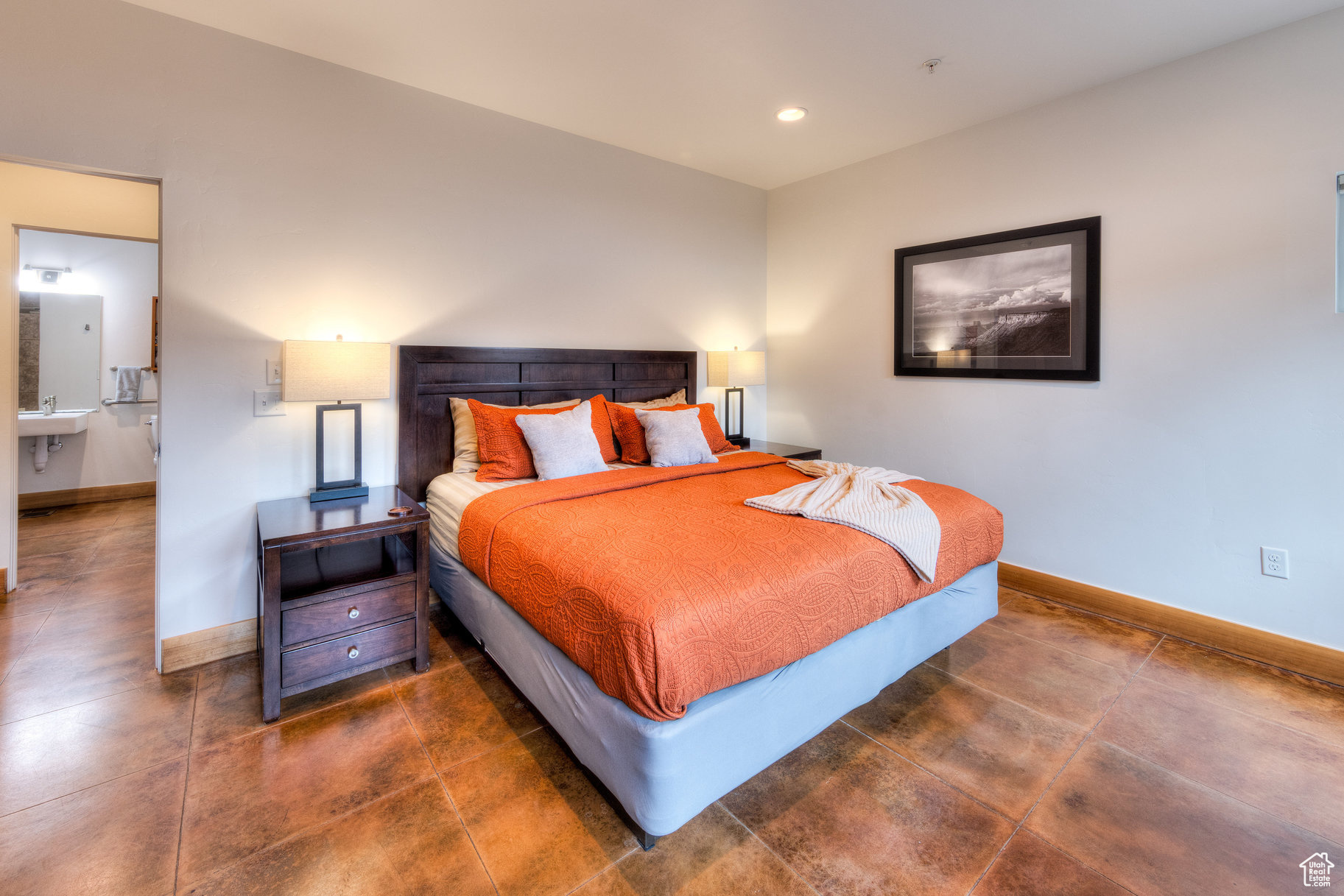 ROBBERS ROOST CONDOS - Residential
