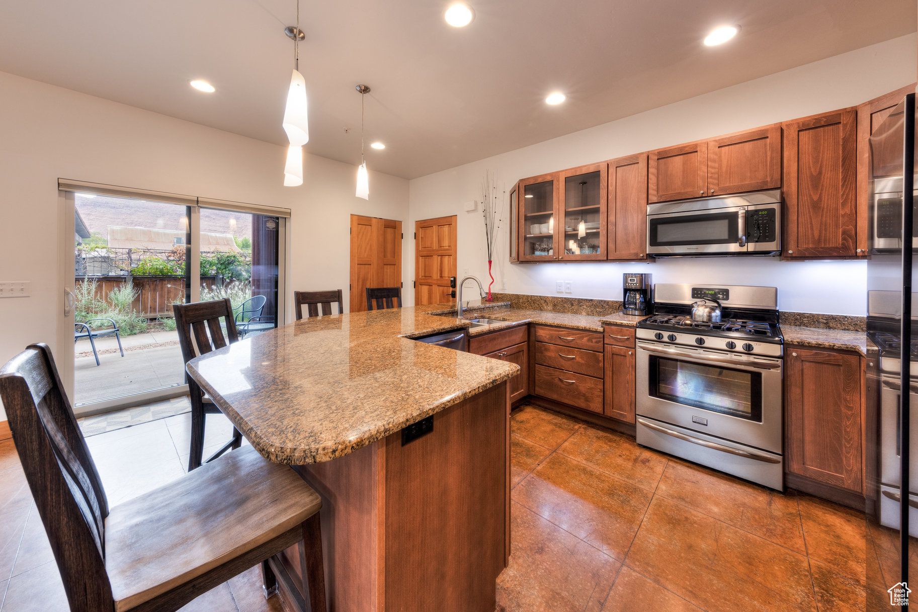 ROBBERS ROOST CONDOS - Residential
