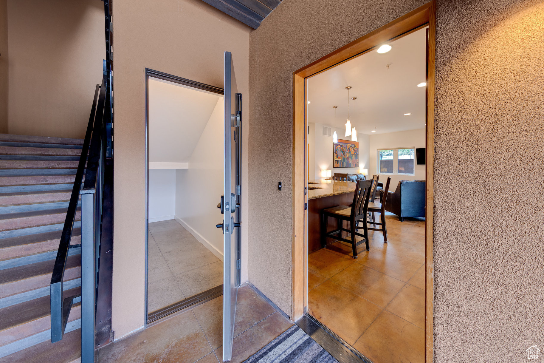 ROBBERS ROOST CONDOS - Residential