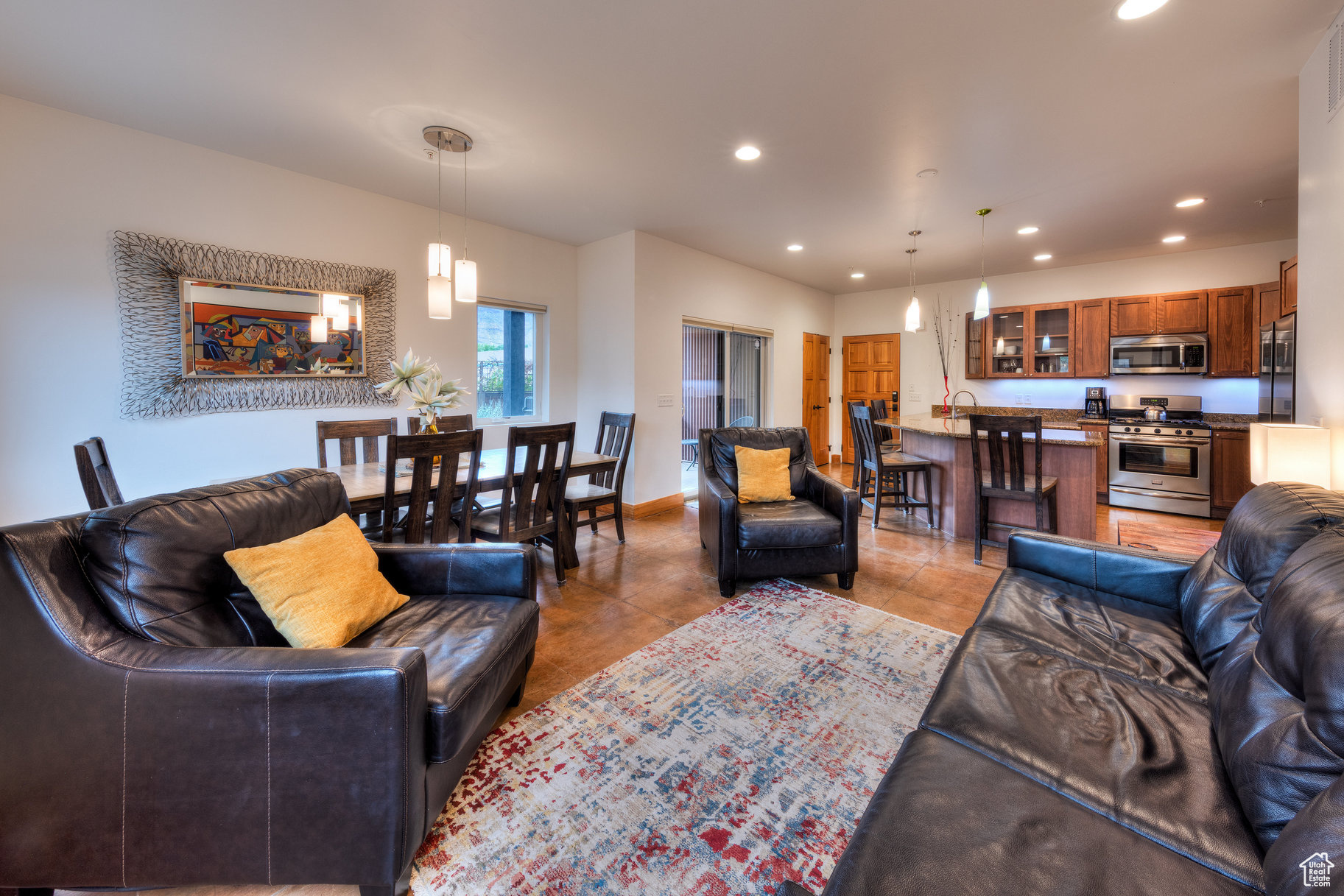 ROBBERS ROOST CONDOS - Residential