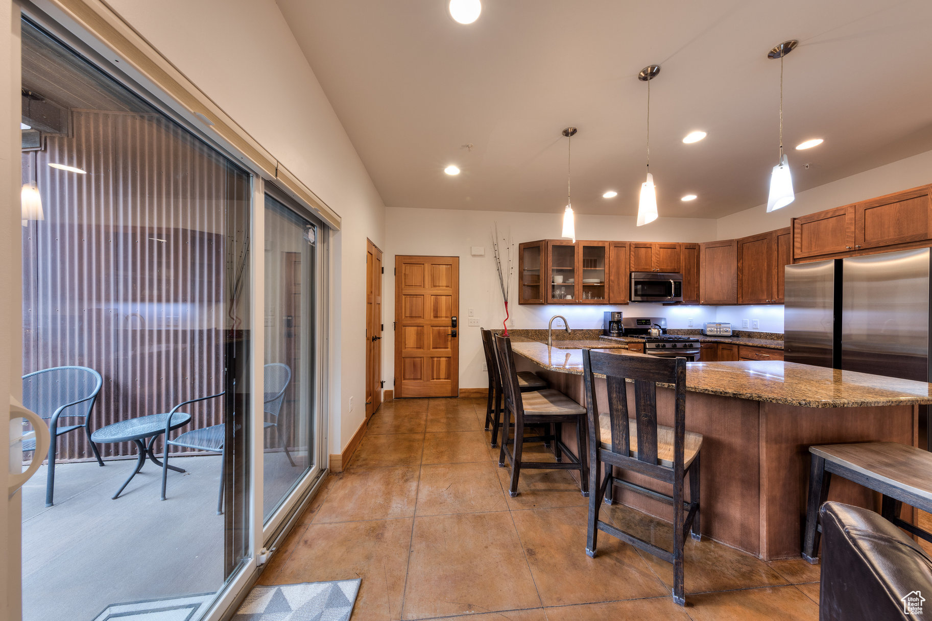 ROBBERS ROOST CONDOS - Residential