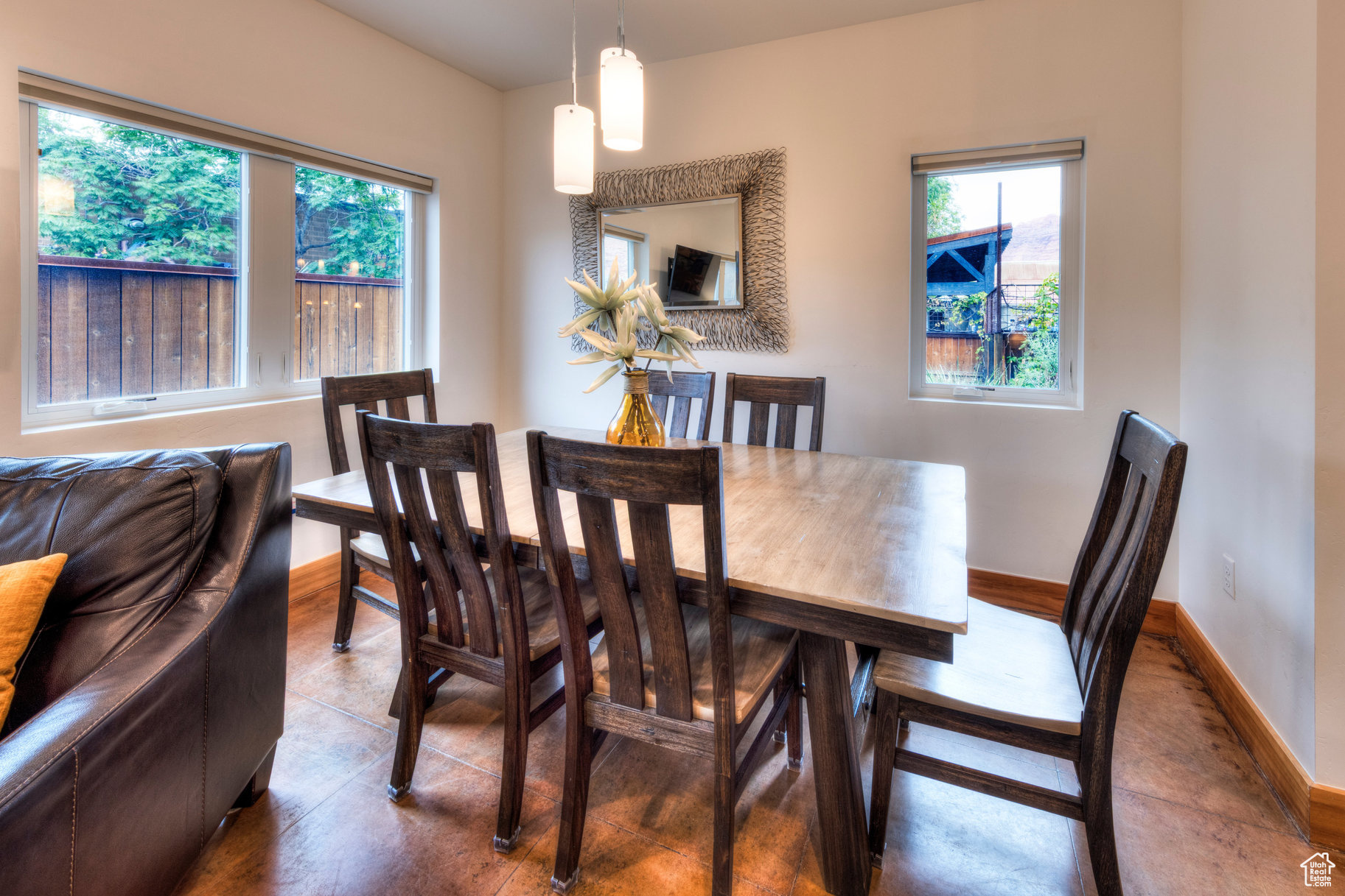 ROBBERS ROOST CONDOS - Residential
