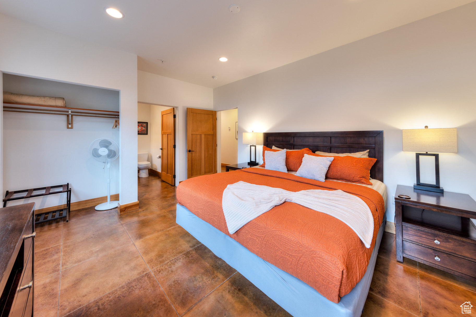ROBBERS ROOST CONDOS - Residential
