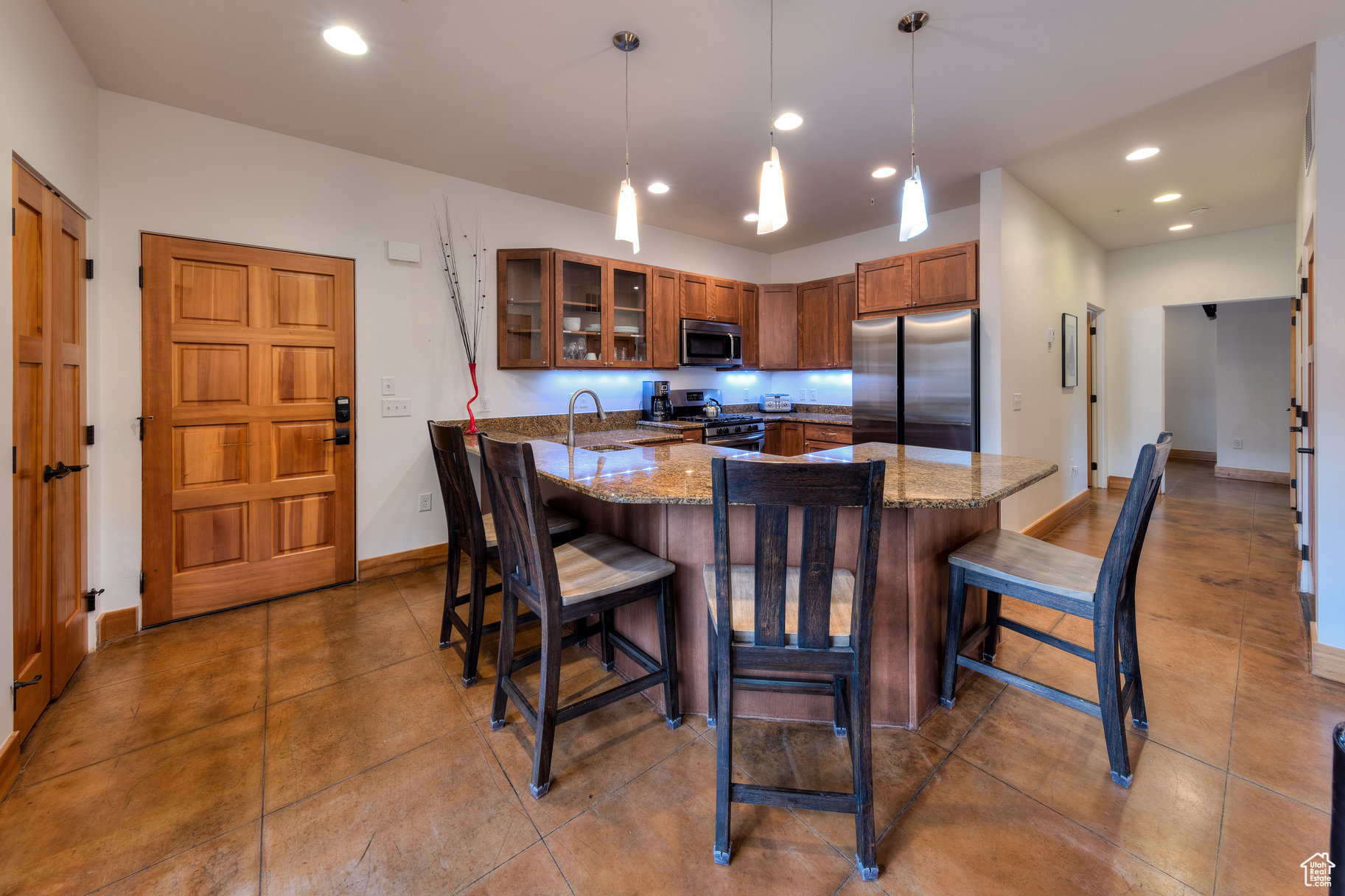 ROBBERS ROOST CONDOS - Residential