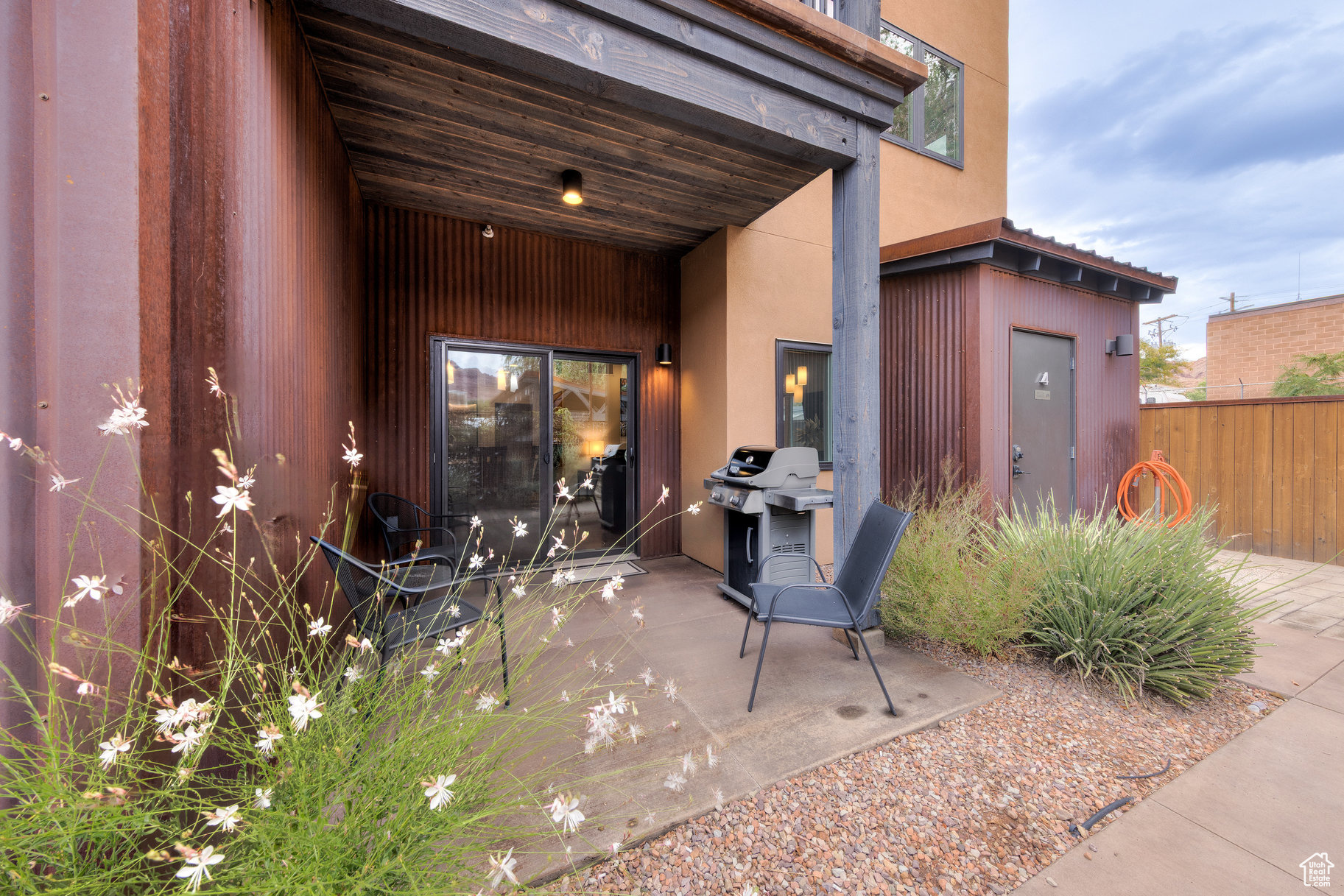 ROBBERS ROOST CONDOS - Residential