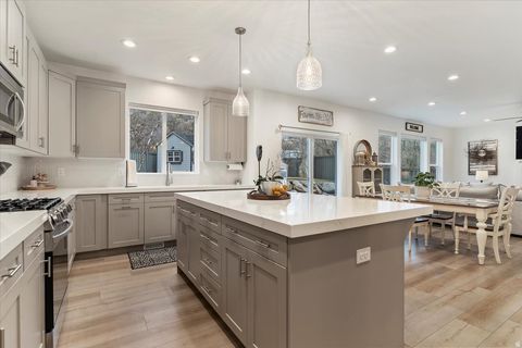 Tiny photo for 365 S MOUNTAIN RD, Fruit Heights, UT 84037 (MLS # 2140421)