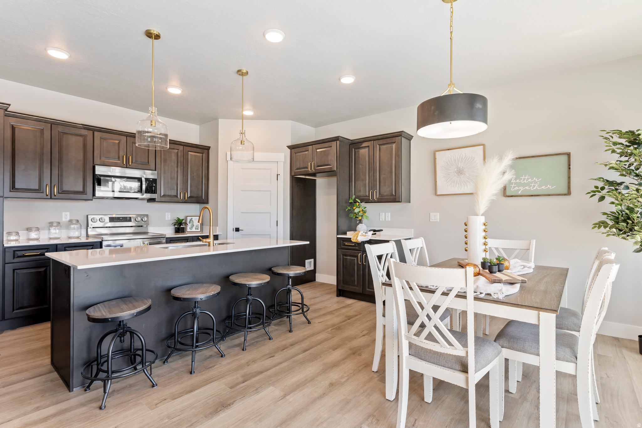 WEST RIDGE ESTATES - Residential