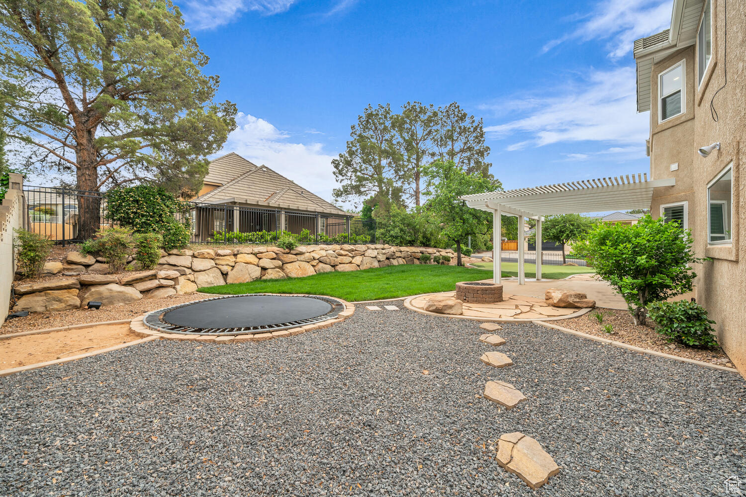 BOULDERS 1 - Residential